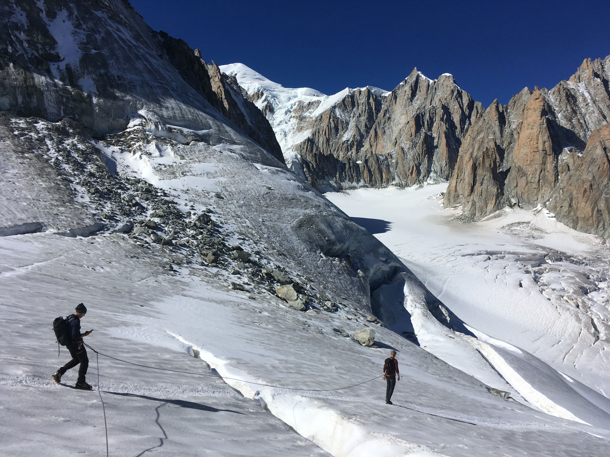 Sam et Jaroslaw à l'approche depuis le Col des Flambeaux