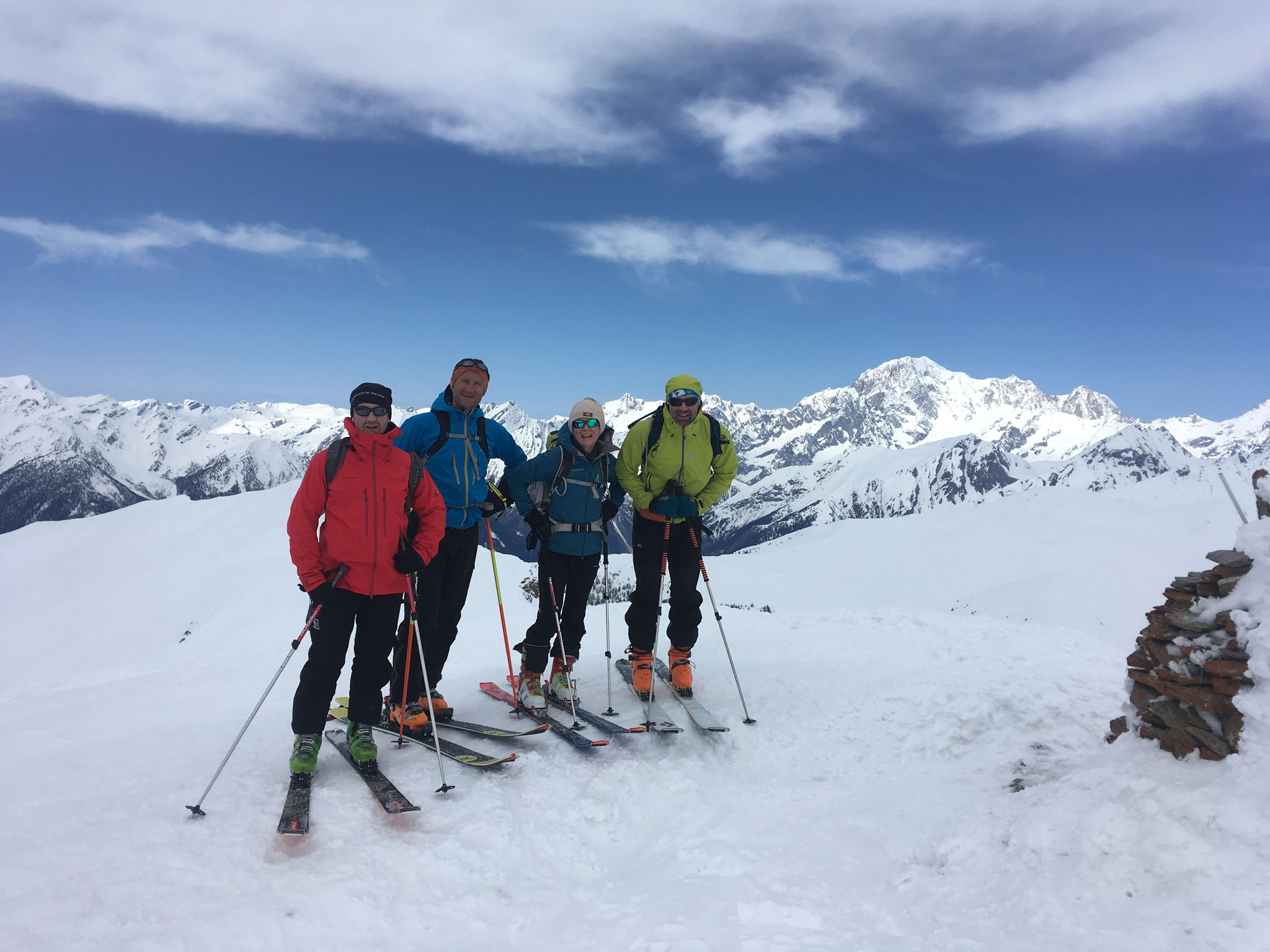 A l'antécime, avec le Mt-Blanc au fond. C'est beau !