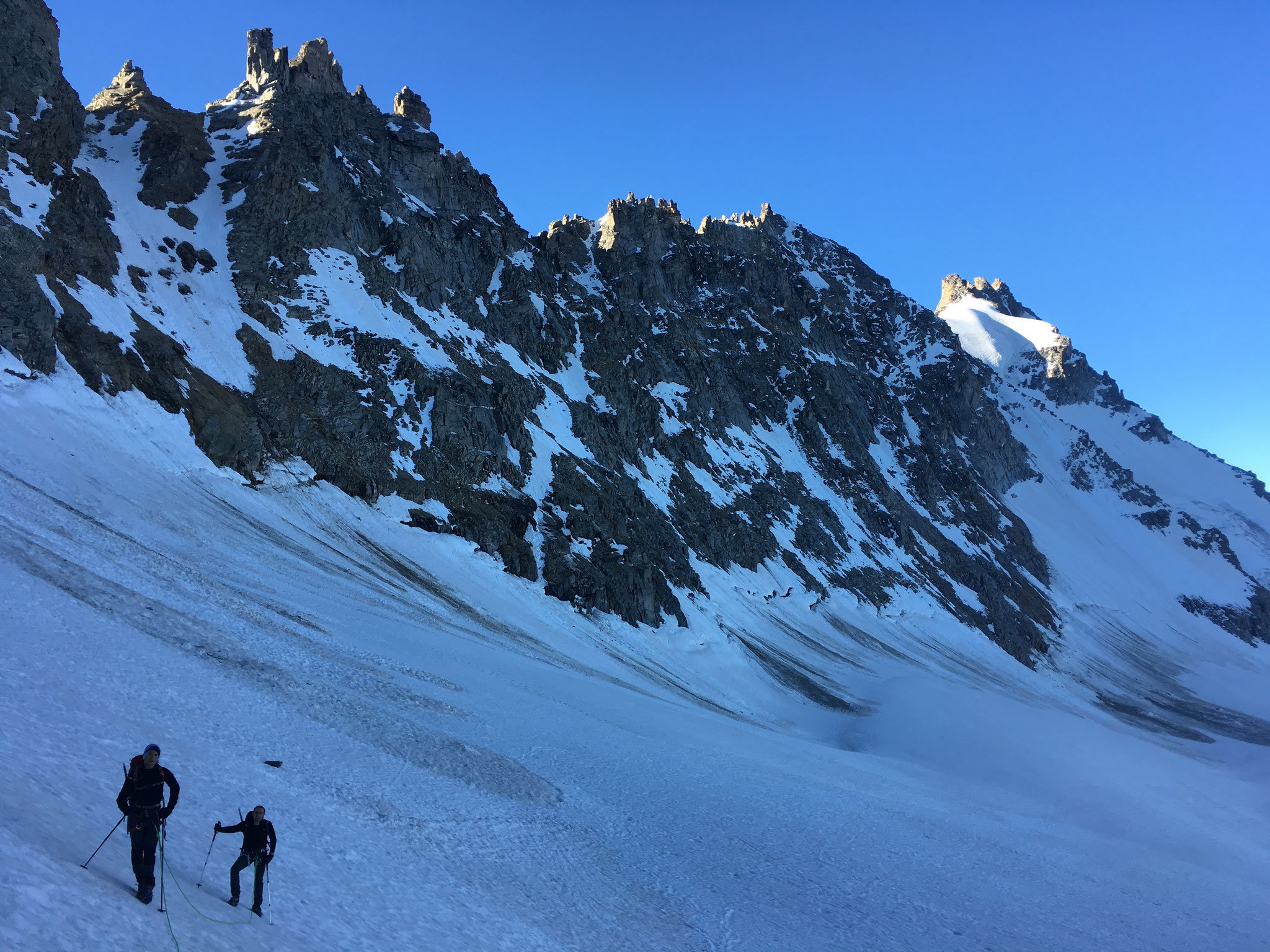 Vue splendide sur les arêtes du Petit et Grand Paradis