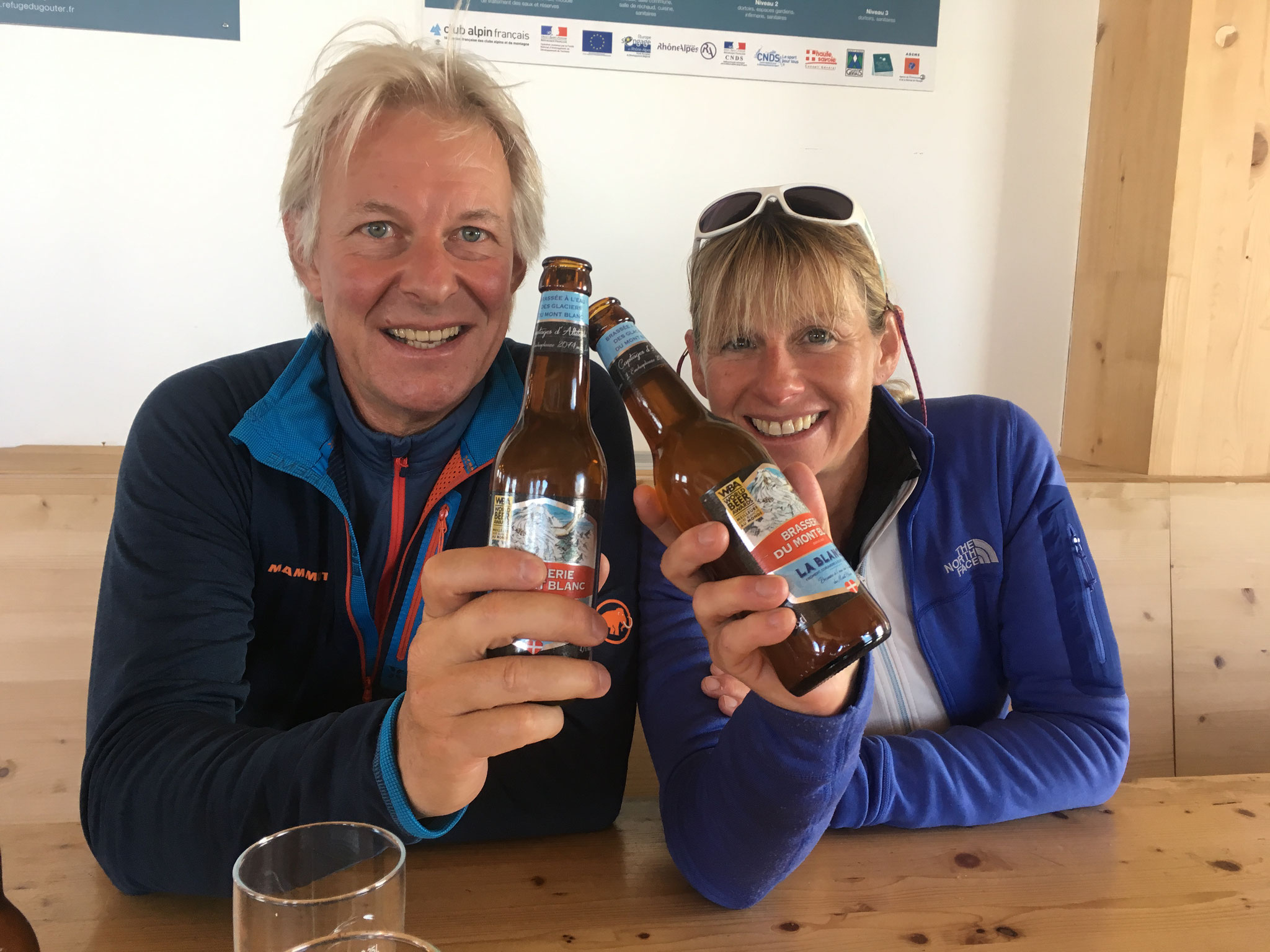 Dom et Françoise avec la bière du Mt-Blanc !