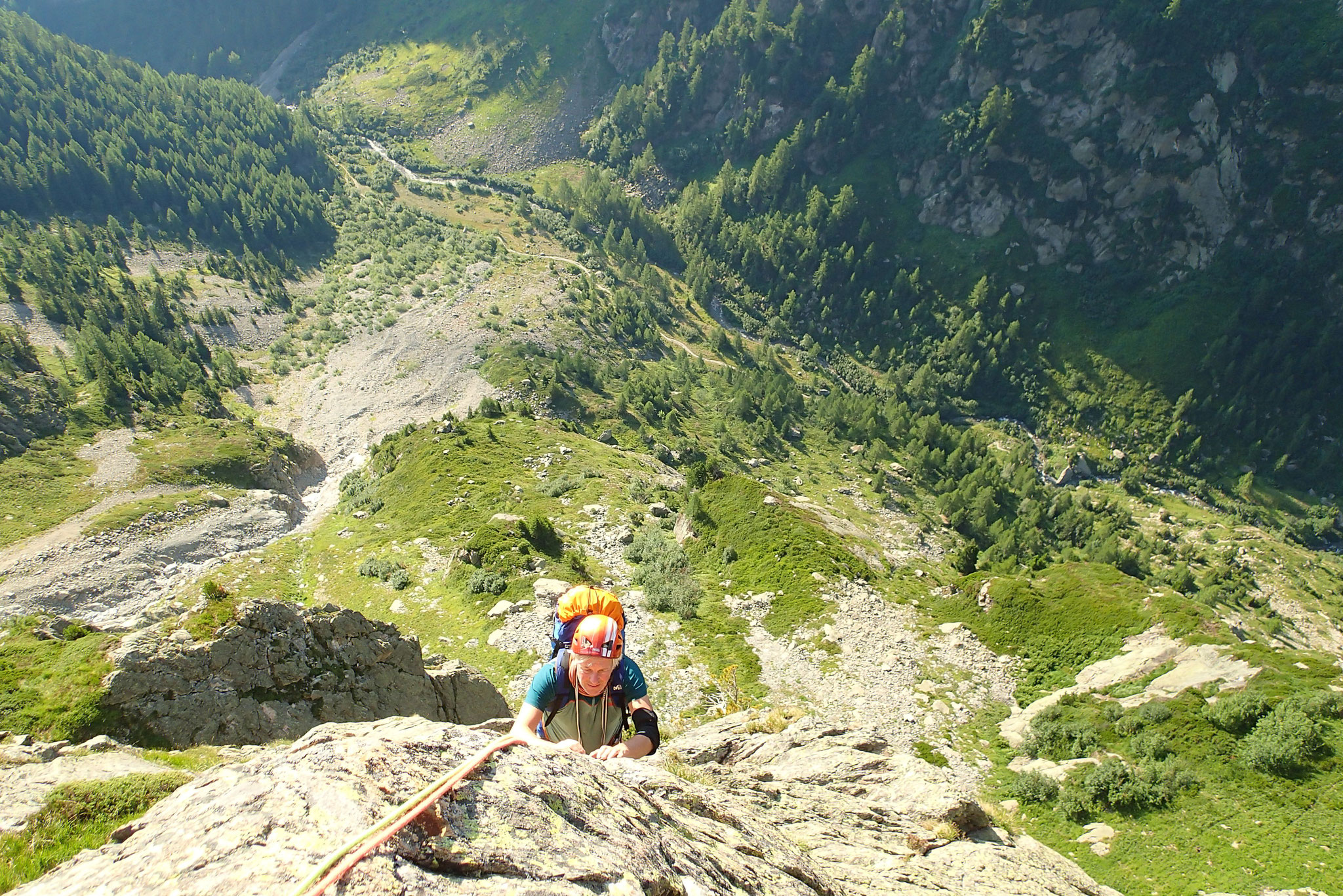 Dom dans la 10éme longueur, 2ème ressaut, loin au dessus du Vallon de Bérard
