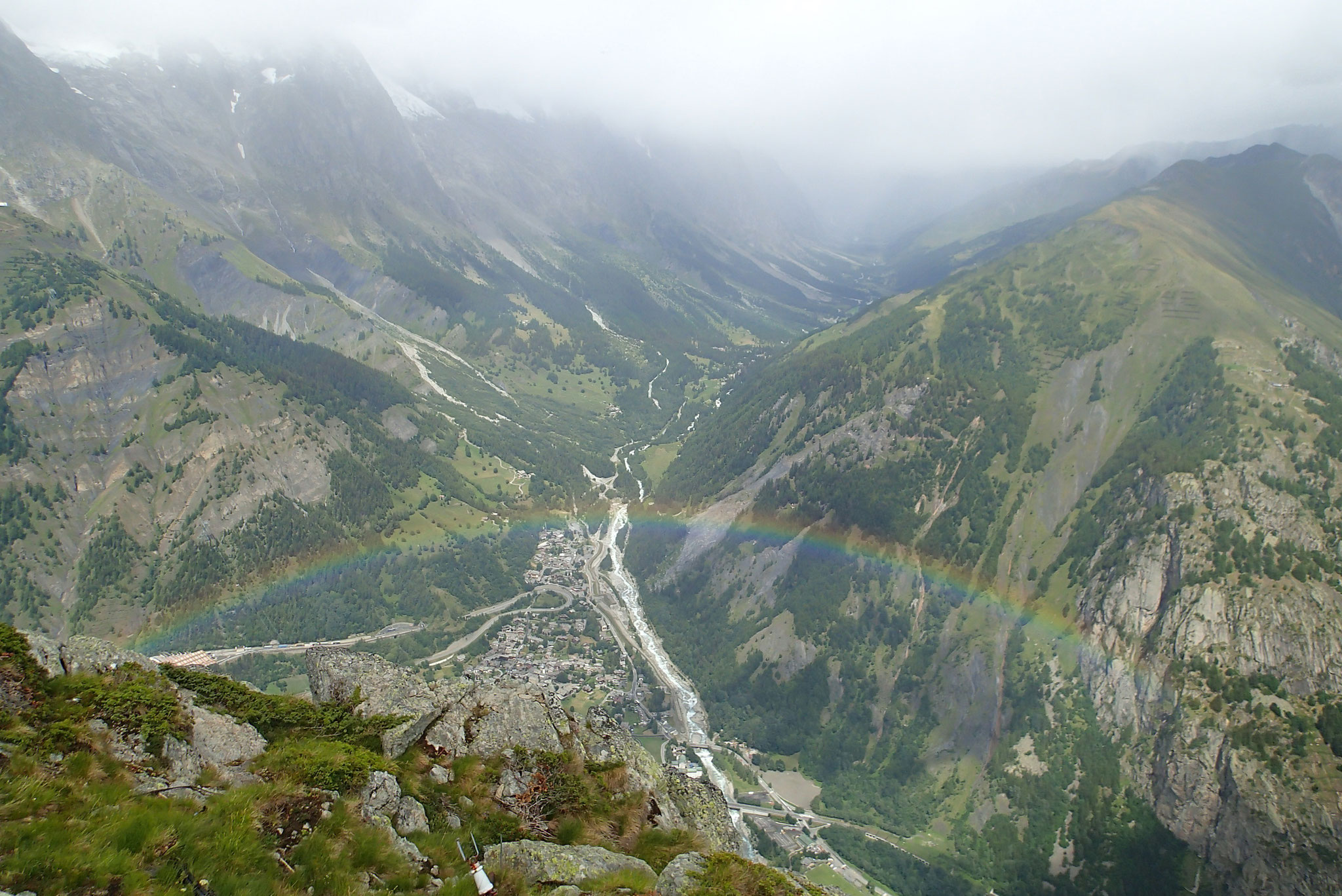 Arc -en-ciel sur la vallée