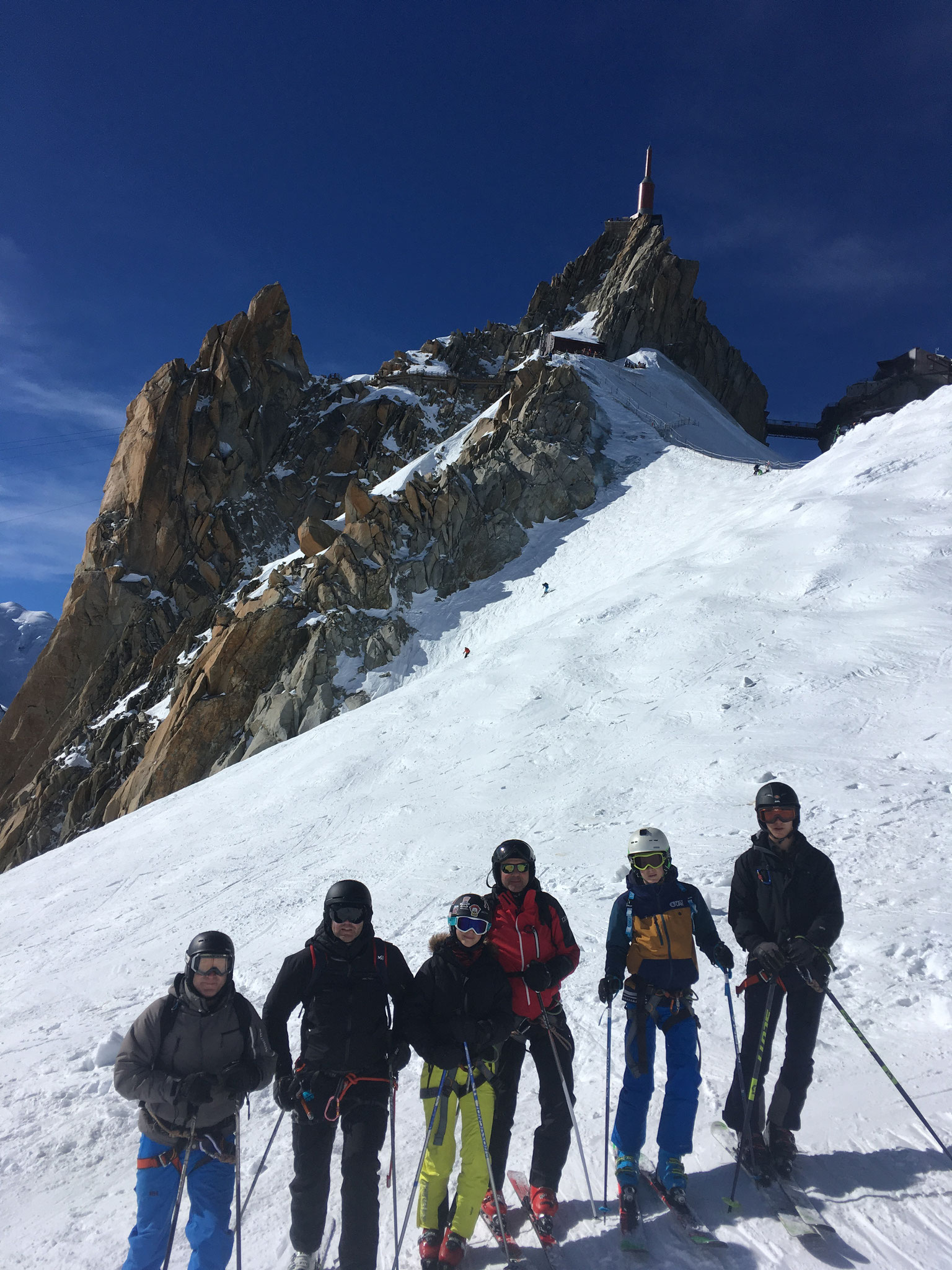 J-B, Nico, Juliette, Pascal, Alex et Thomas au pied de l'arête