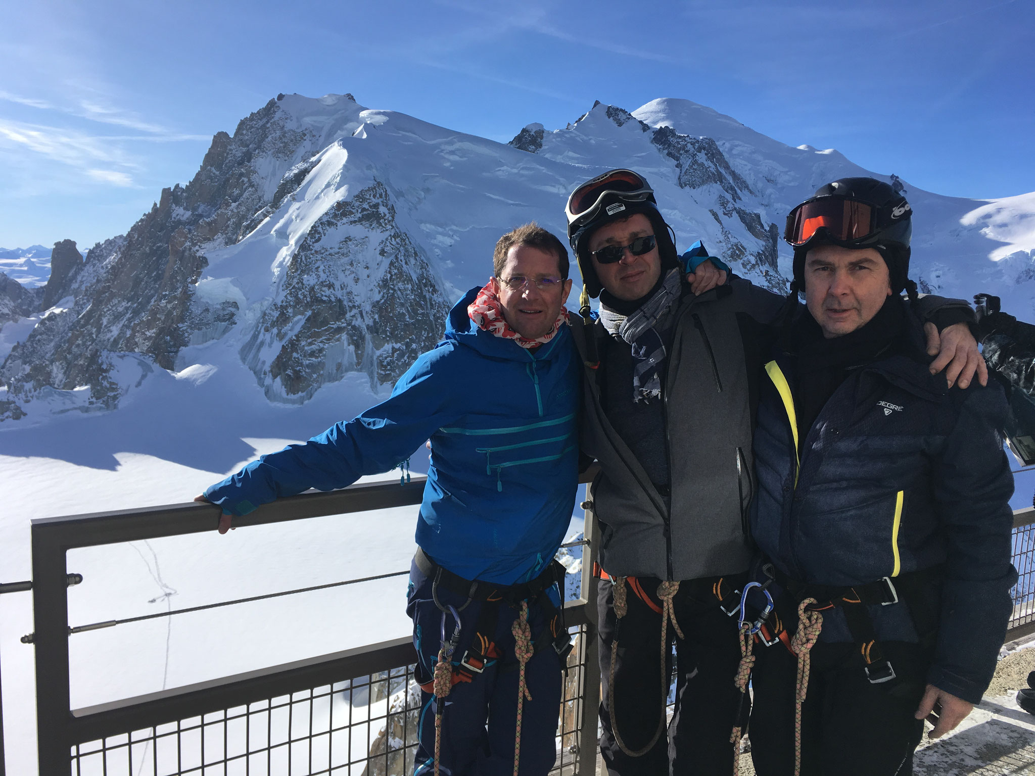 Dimitri, Christophe et Bernard au sommet de l'Aiguille du Midi