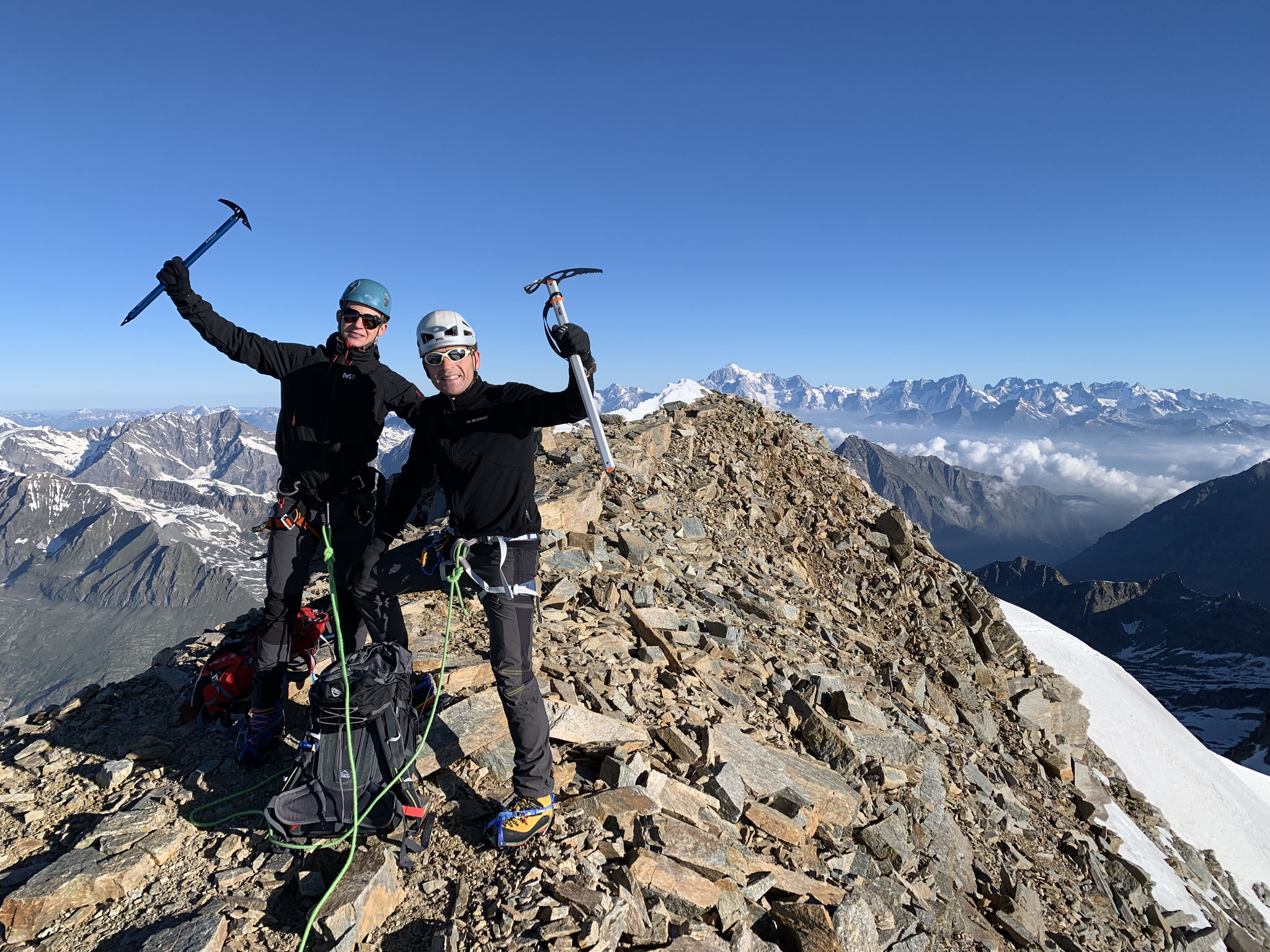 Maxime et François au vrai sommet du Grand Paradis. Bravo !