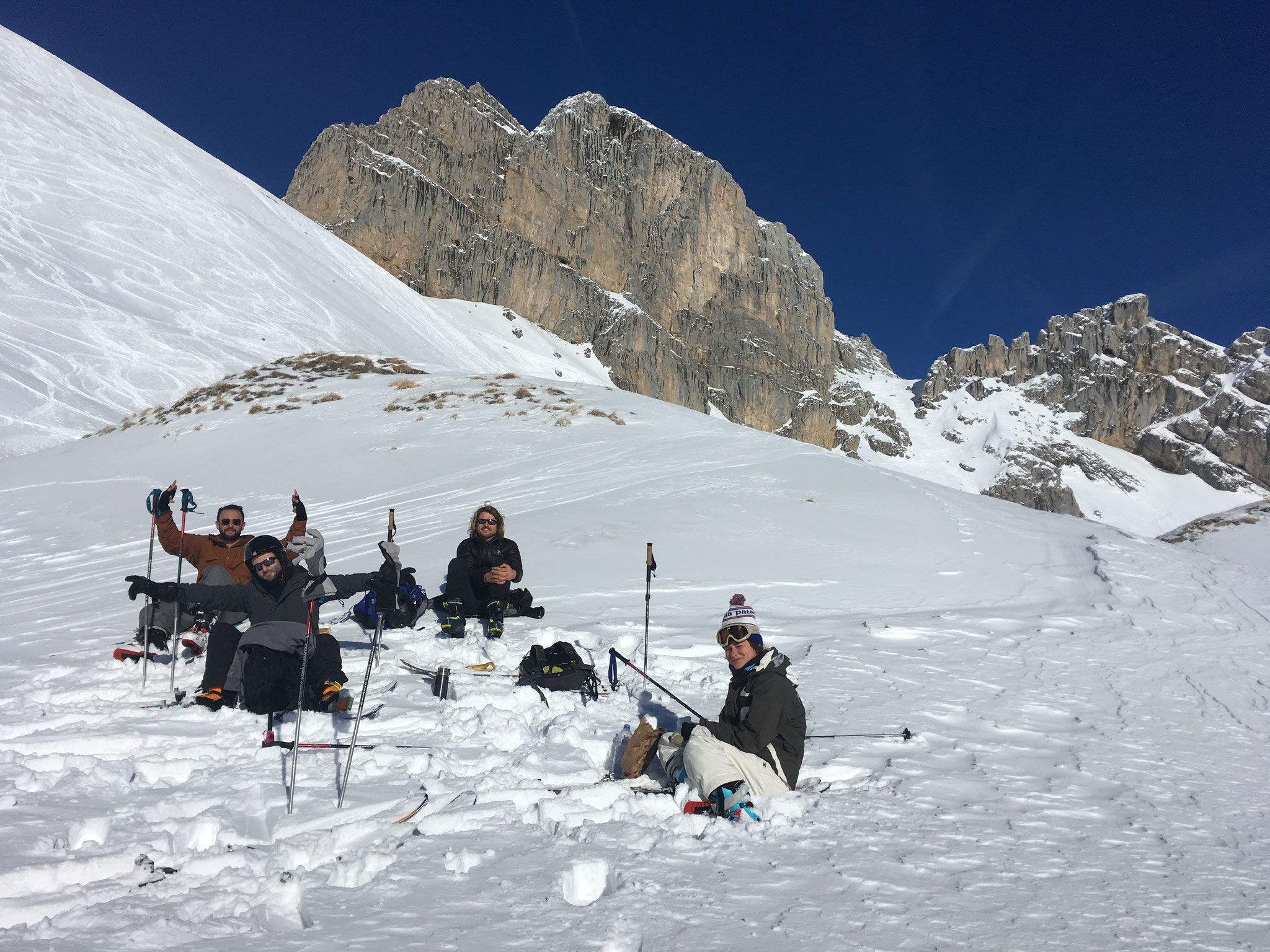 Au bord du Lac, Juliette, Stephen, Christopher et Georges en pleine séance de bronzette !