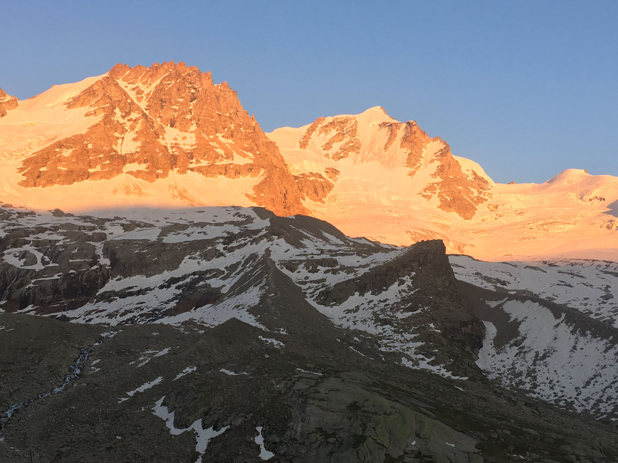 Depuis Chabod, lumières du soir sur le versant Nord du Grand Paradis