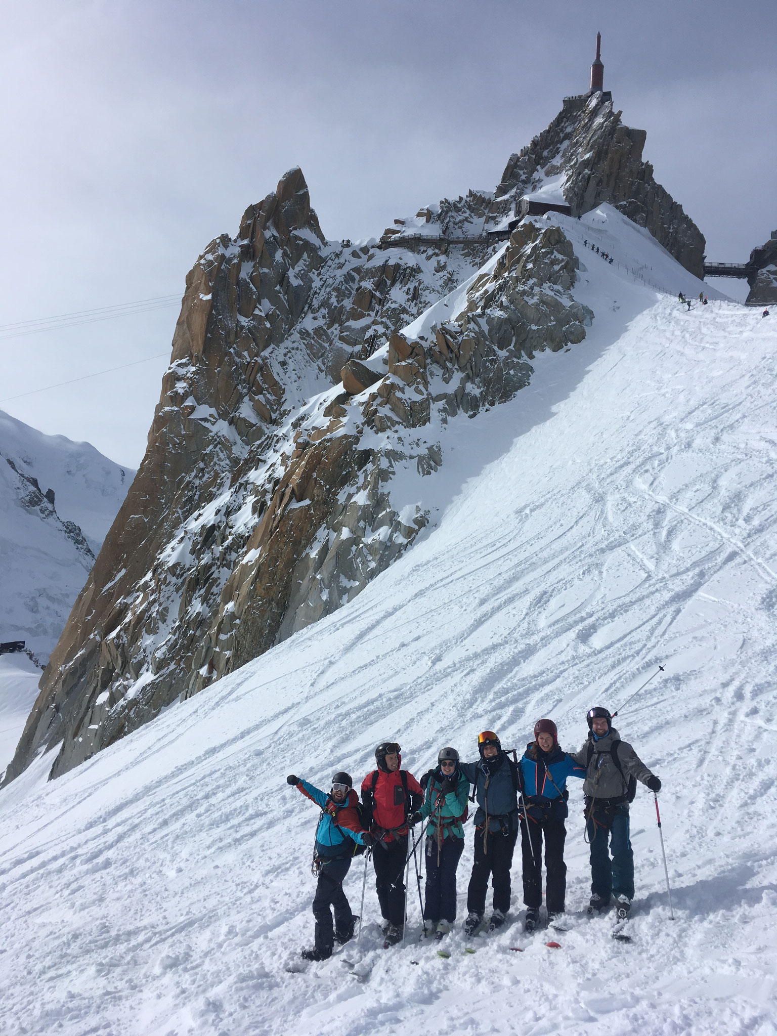 Bruno, Pierre-Nicolas et leurs amis au pied de l'arête