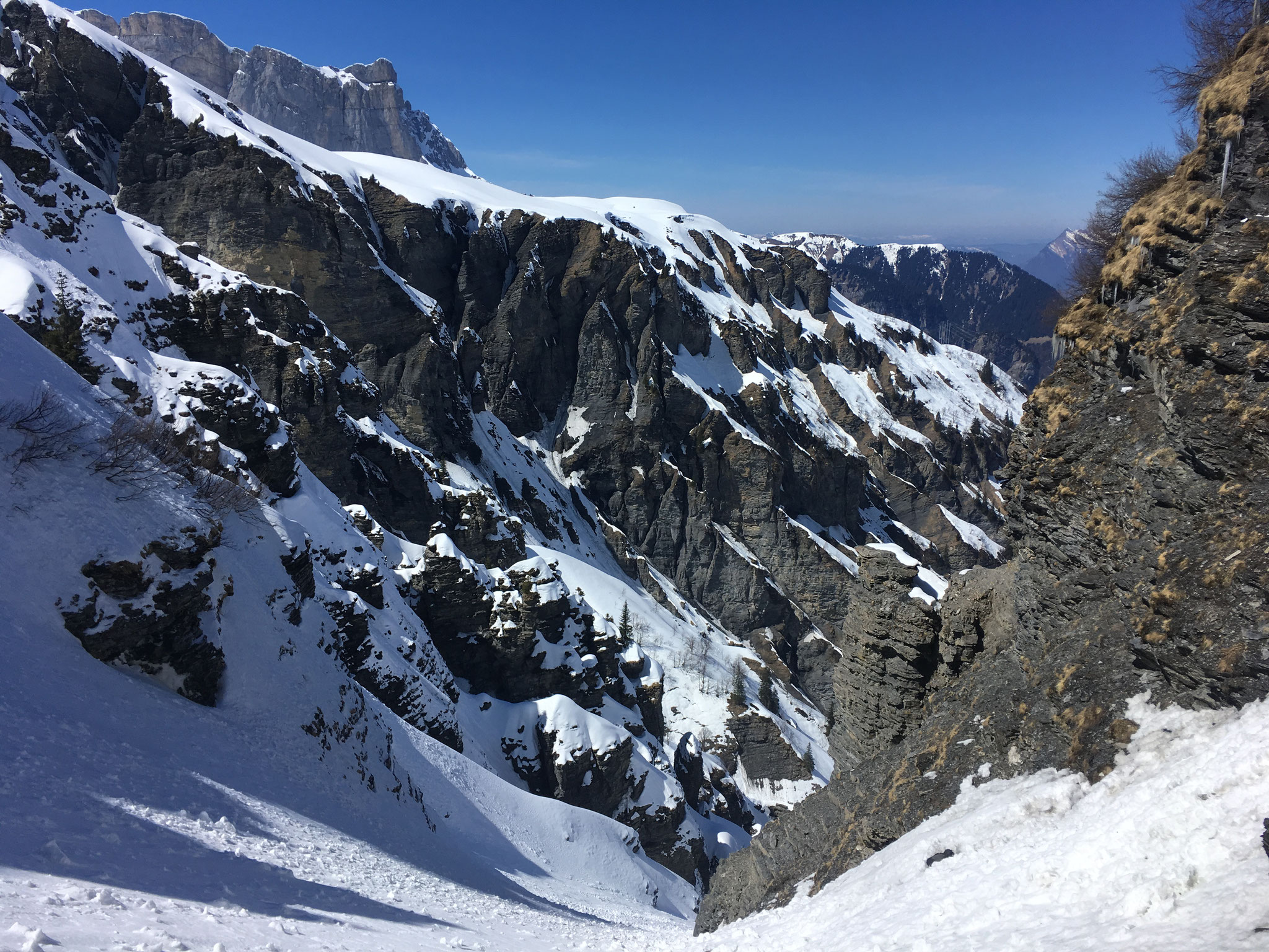 Couloir d'entrée dans les Gorges au pied de la face Nord de la Tête de Villy