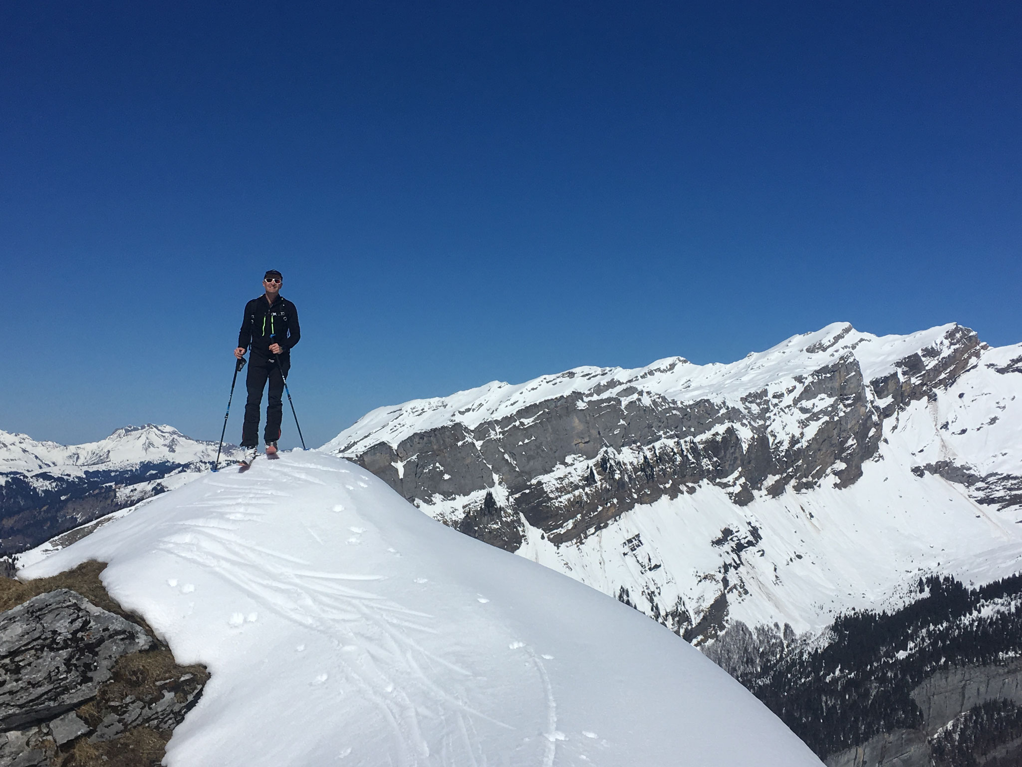 Olivier au sommet, juste avant la petite descente à la Brêche 2050 m