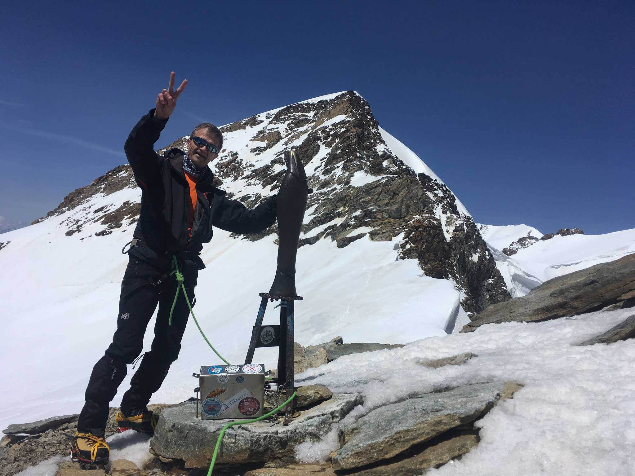 Bravo Gérard ! Au sommet de la Punta Giordani.