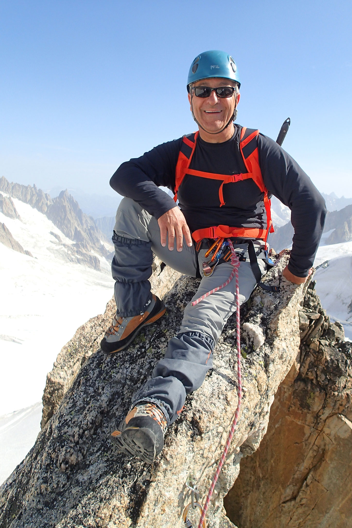 Michel au sommet de l'Aiguille d'Entrèves
