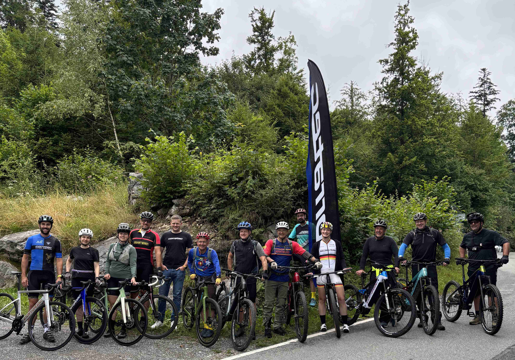 Medienvertreter konnten die Innovationen bei ausgiebigen Ausfahrten im Inntal selbst testen ©corratec