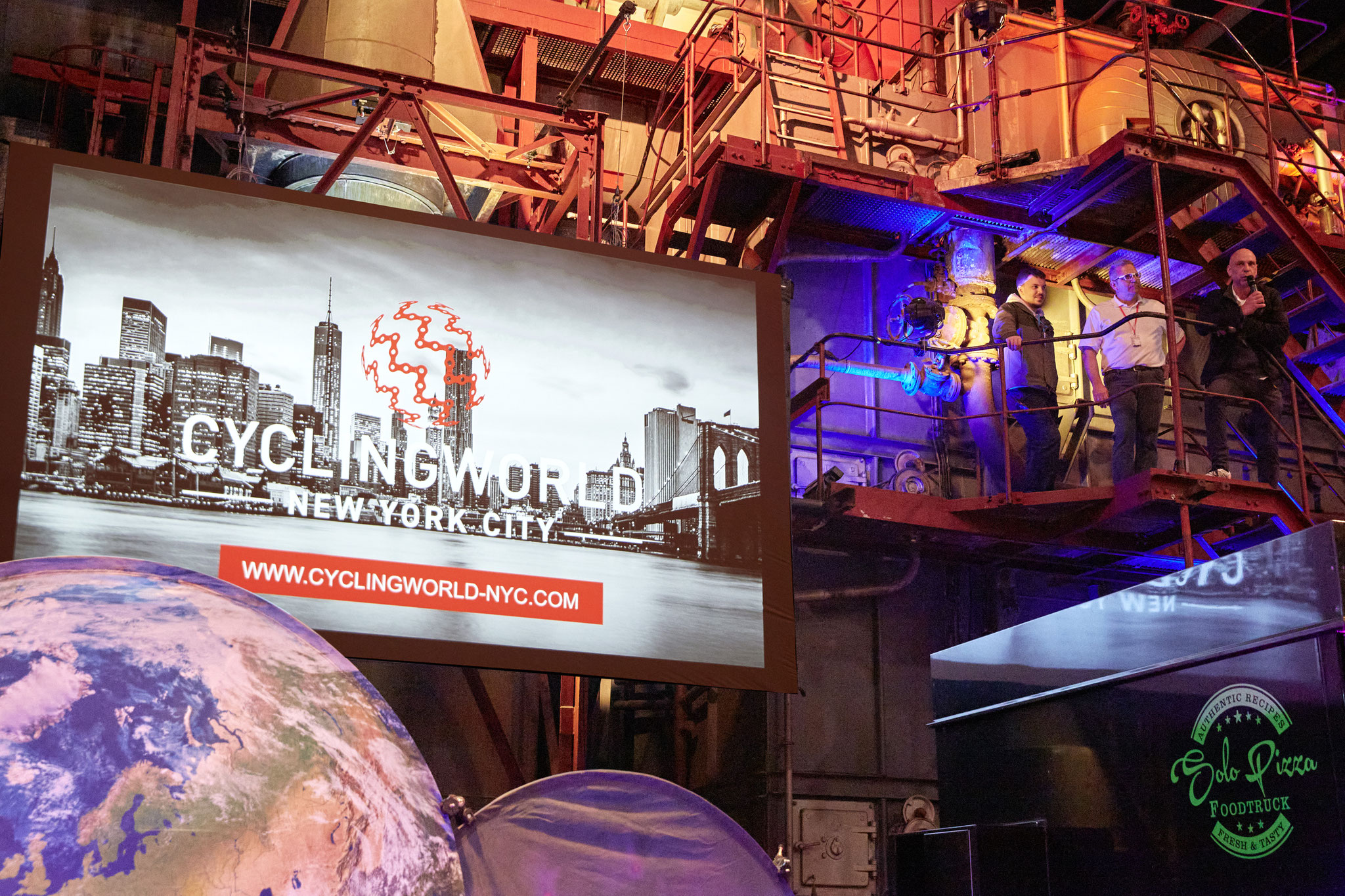 Initiator und Geschäftsführer Stefan Maly verkündete während der traditionellen Exhibitor Night, dass es 2025 neben dem traditionellen Austragungsort der Messe auf dem Areal Böhler auch eine zweite Veranstaltung in New York City geplant ist.