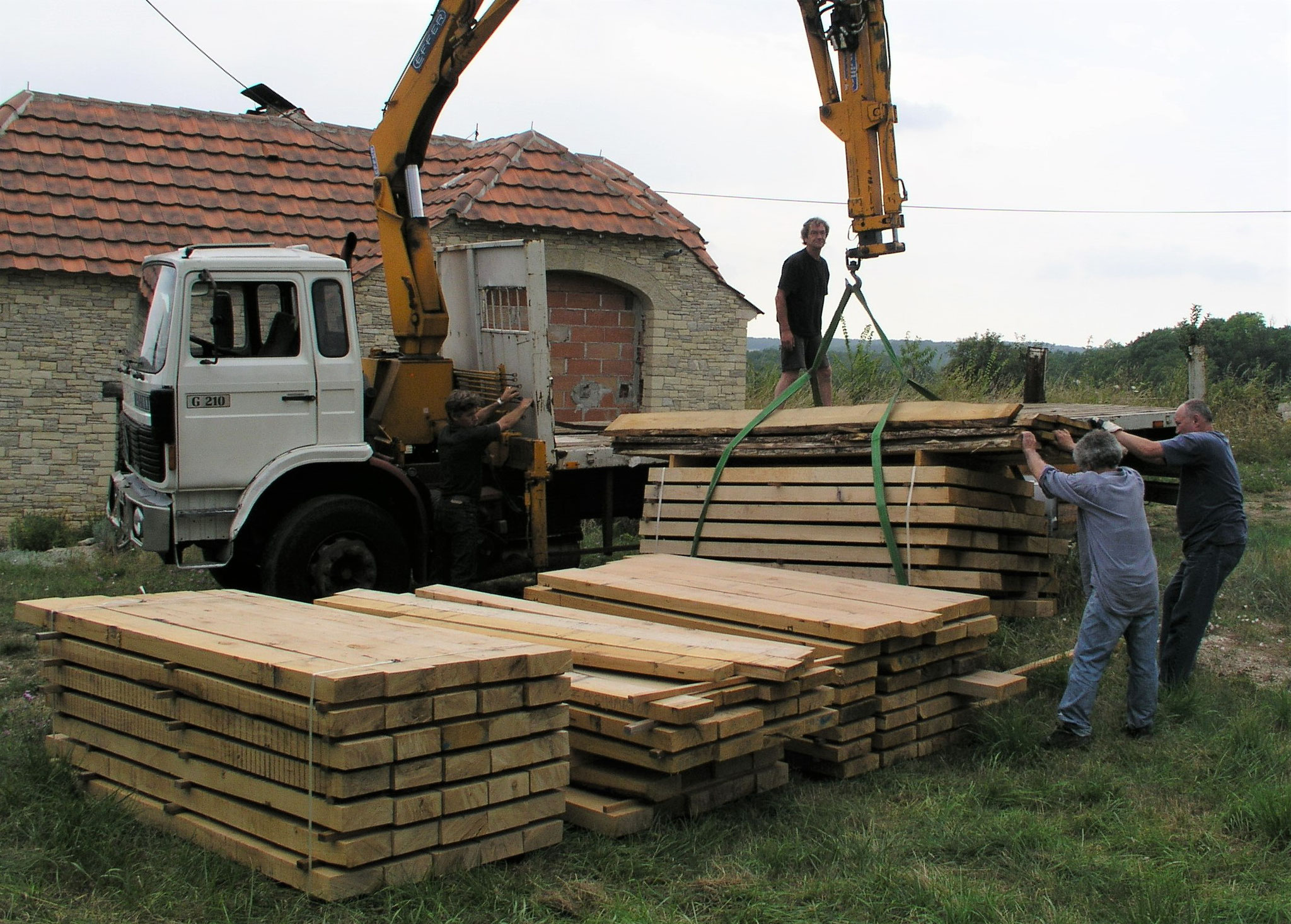 5 - Livraison des bastaings de chêne : pas loin de 4 tonnes ! 