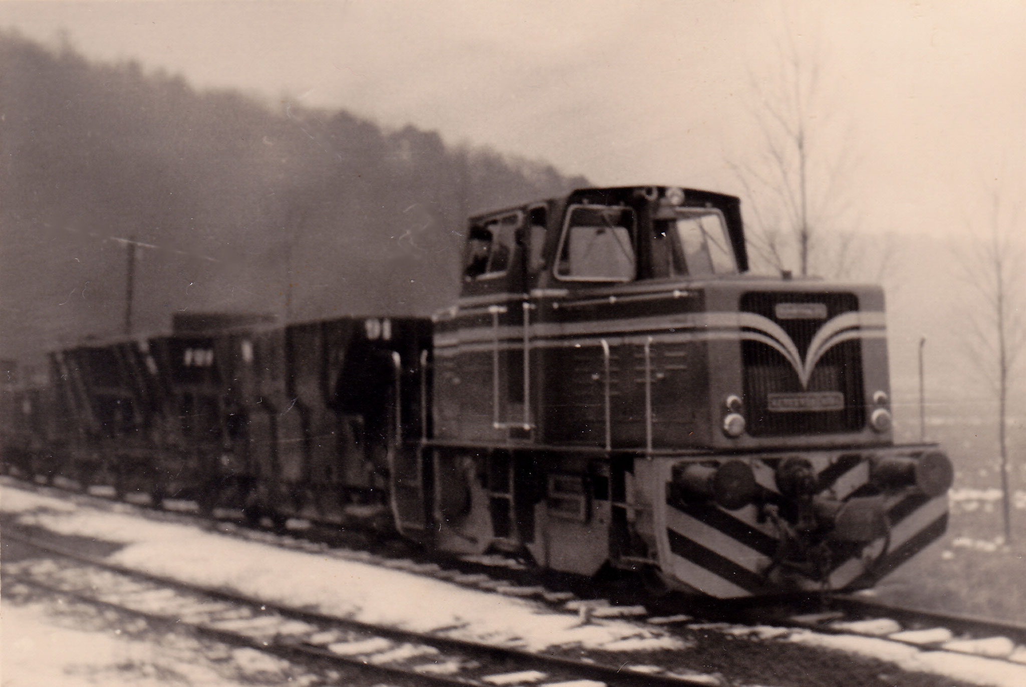 Lok 19 mit Zug in Schupbach 1959                                                  Foto Würges