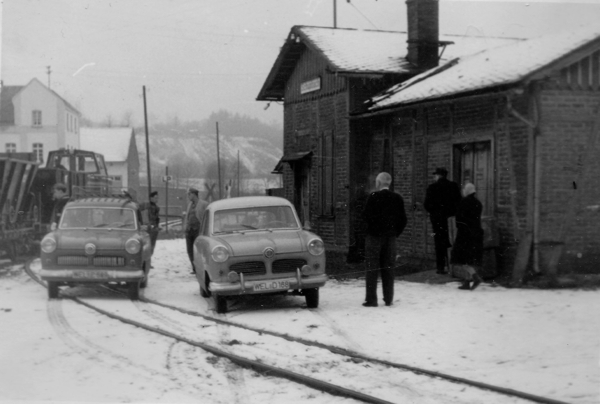 Parken vor den Bahnhof? Kein Problem 1959                               Foto Würges