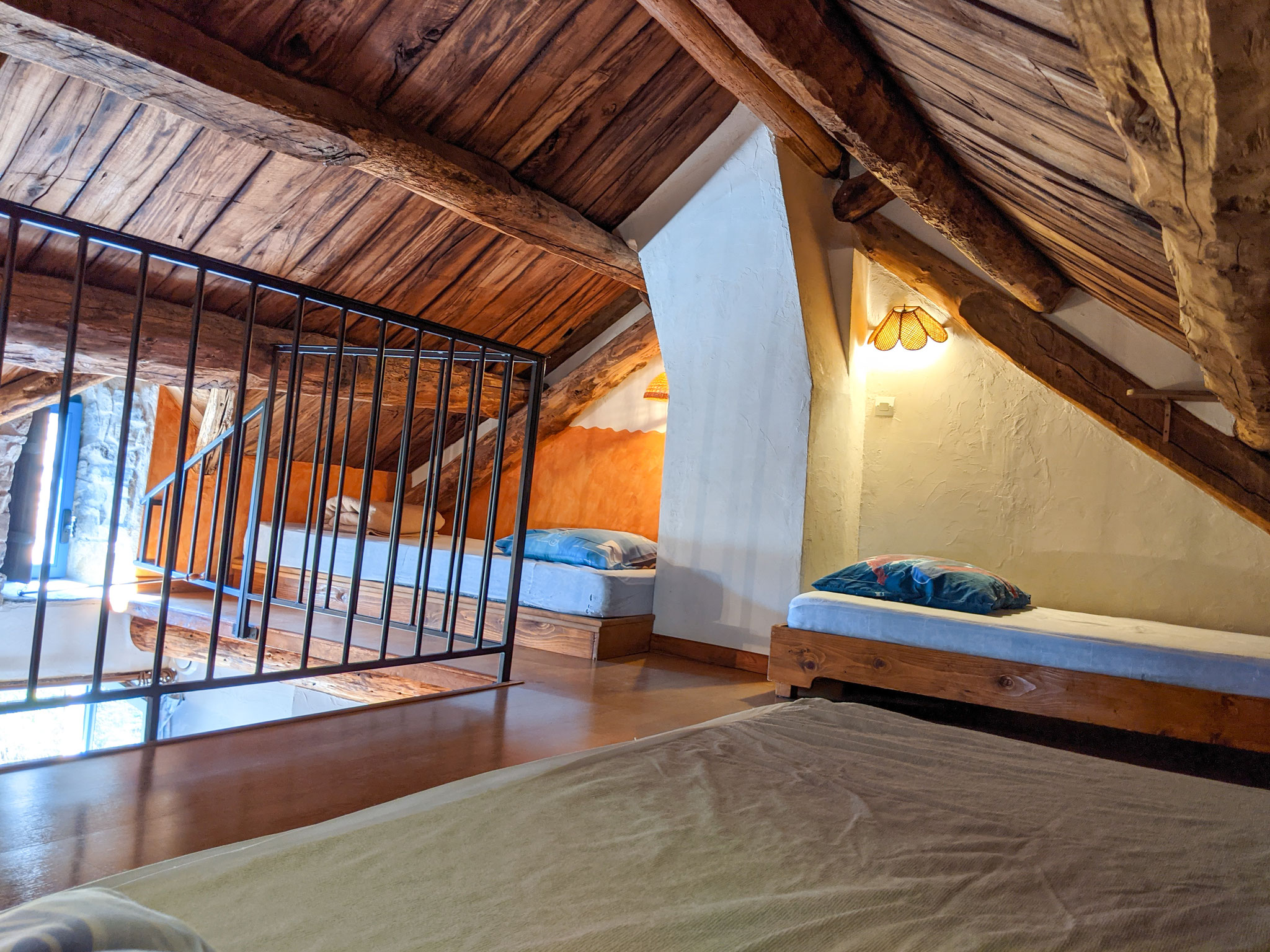 Chambre n°1 : 3 lits x 90