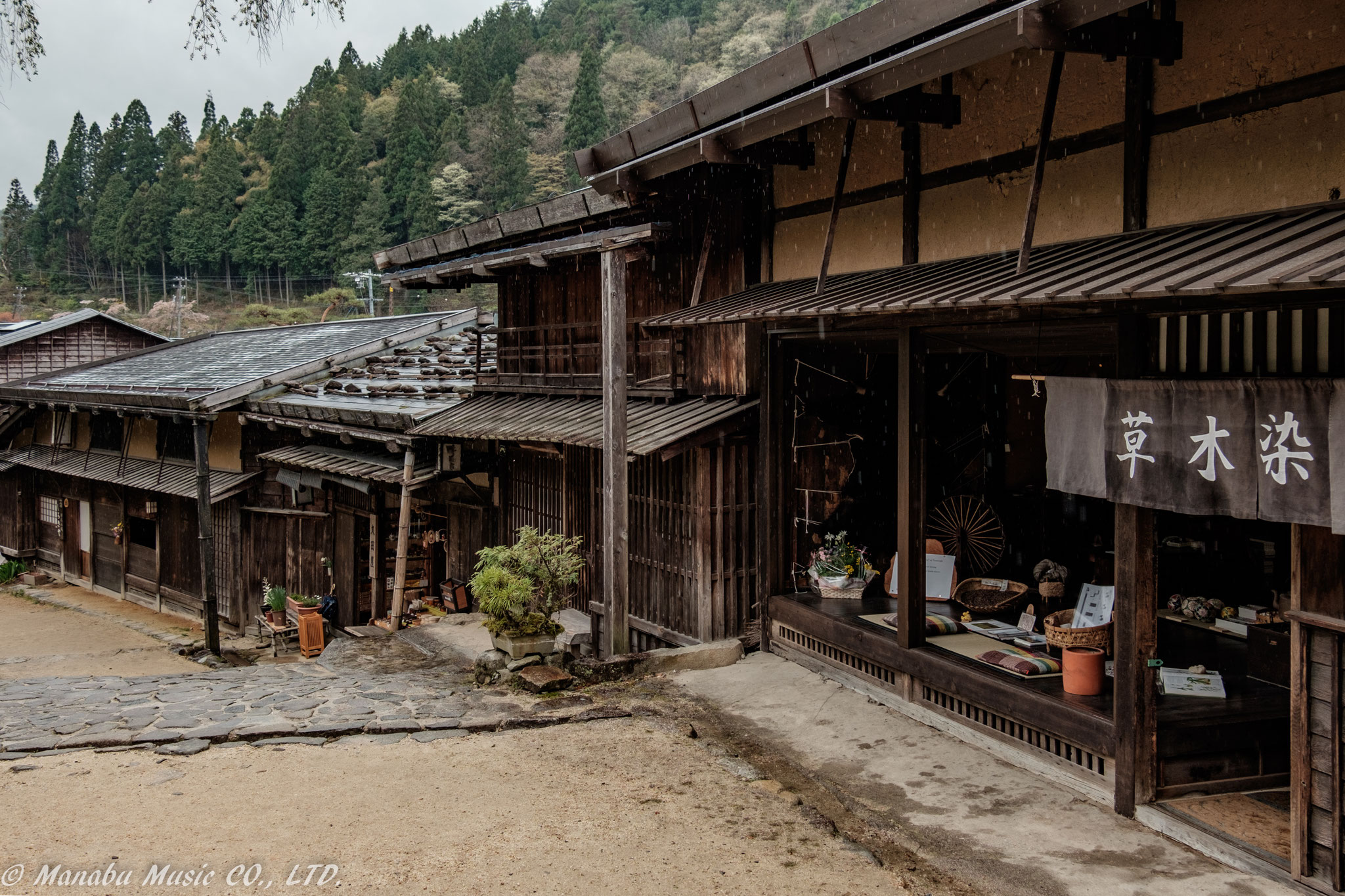 雨の妻籠宿。 X-E2 XF18-135mm