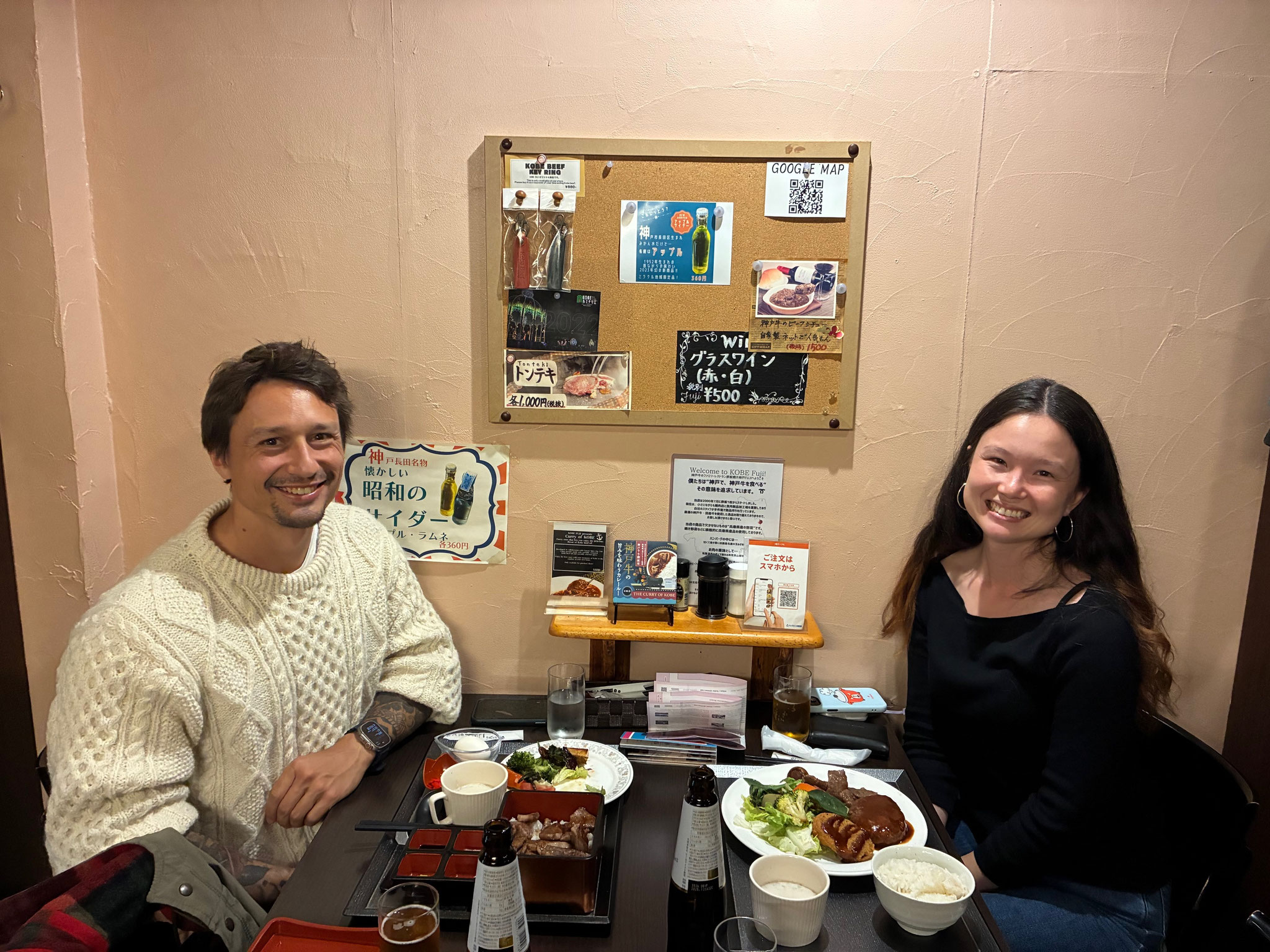 Enjoy delicious food and fun with your family! Children are welcome. We offer Kobe beef at a fair price.