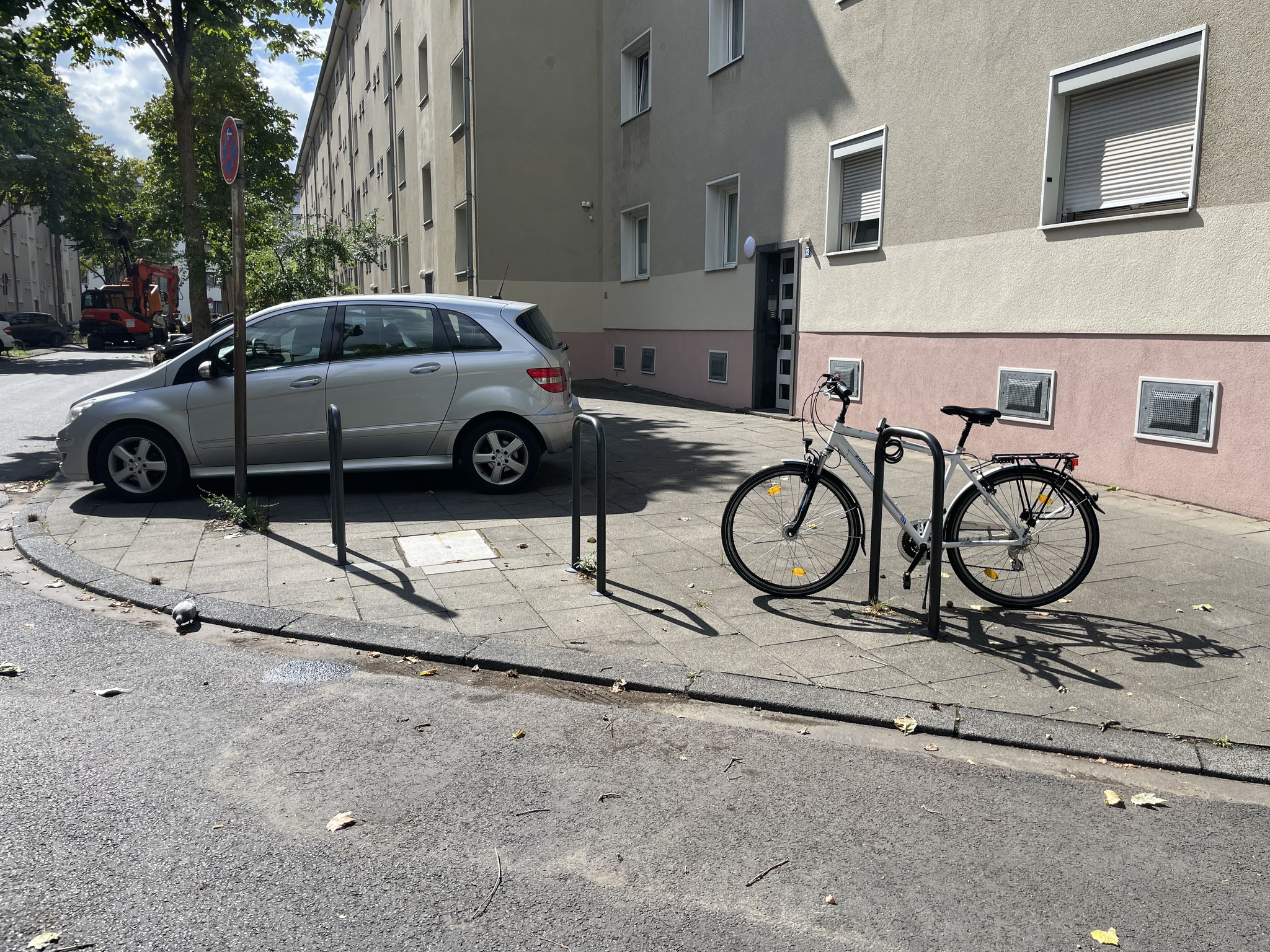 August 2025: Fahrradnadeln in der Steubenstraße