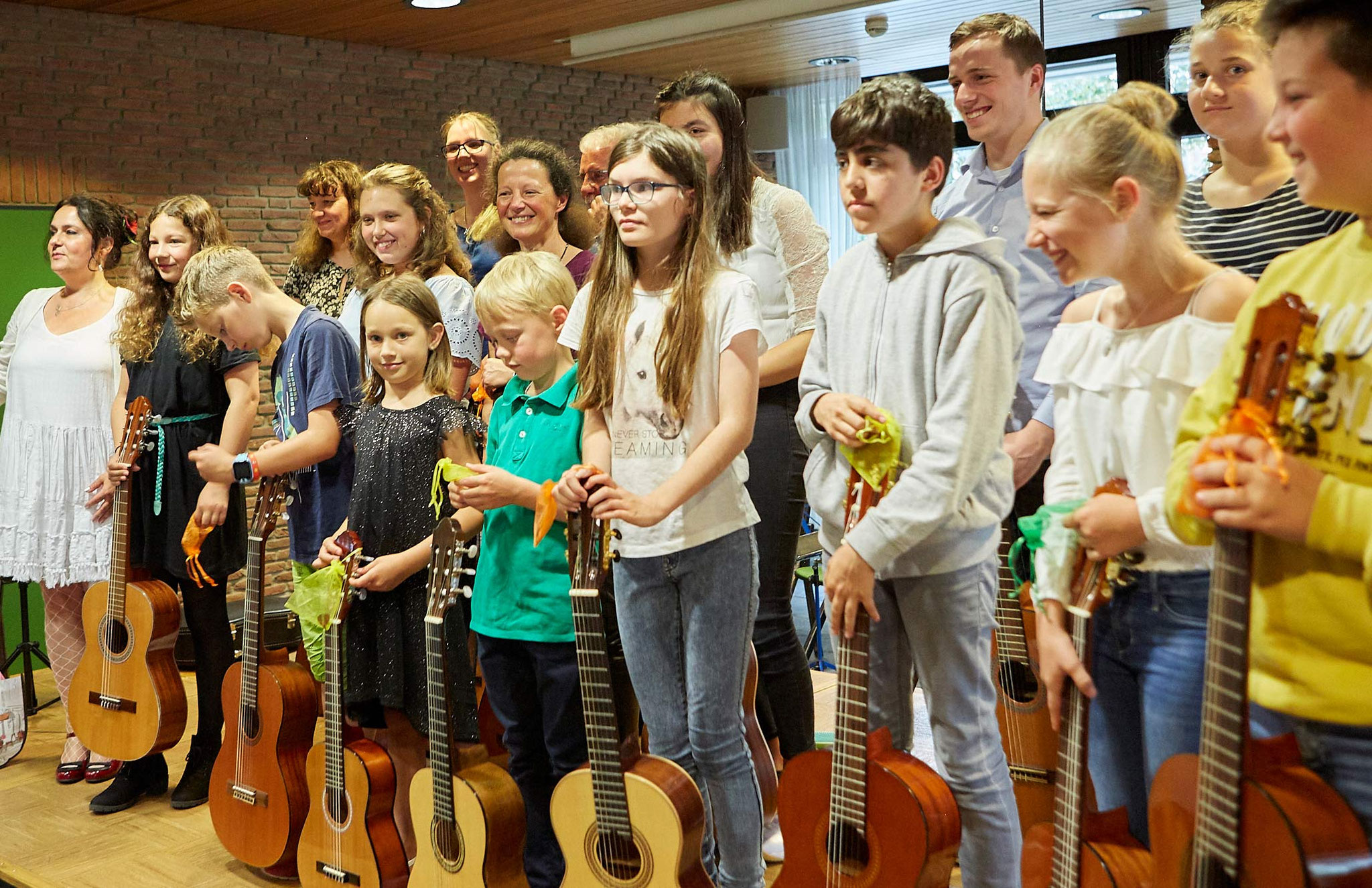 Gitarrenschüler nach Sommerkonzert
