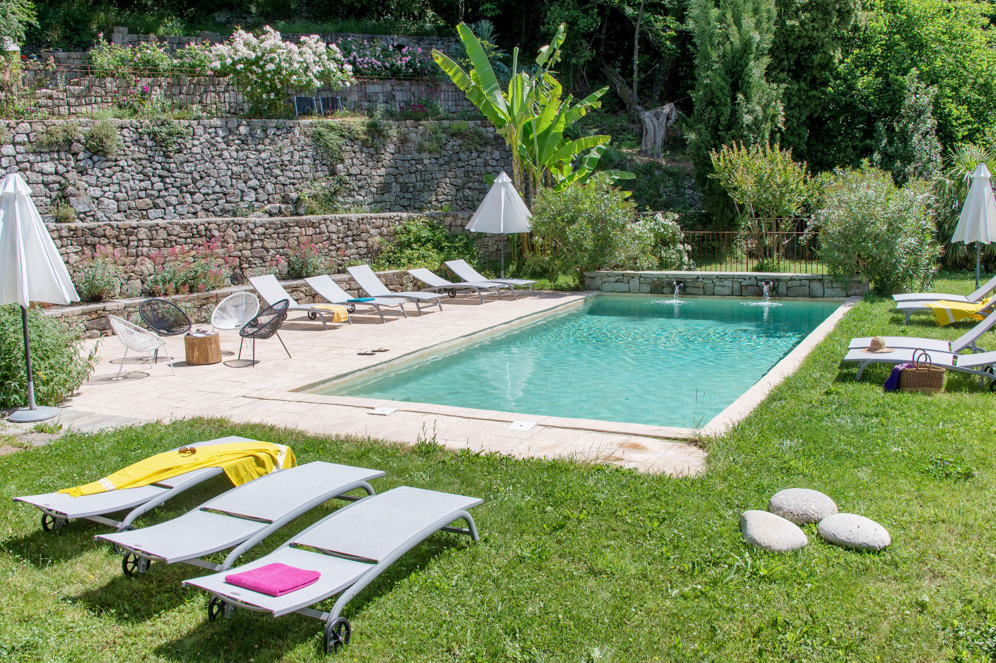 Piscine avec plage - Domaine du Fayet - Ardèche sud