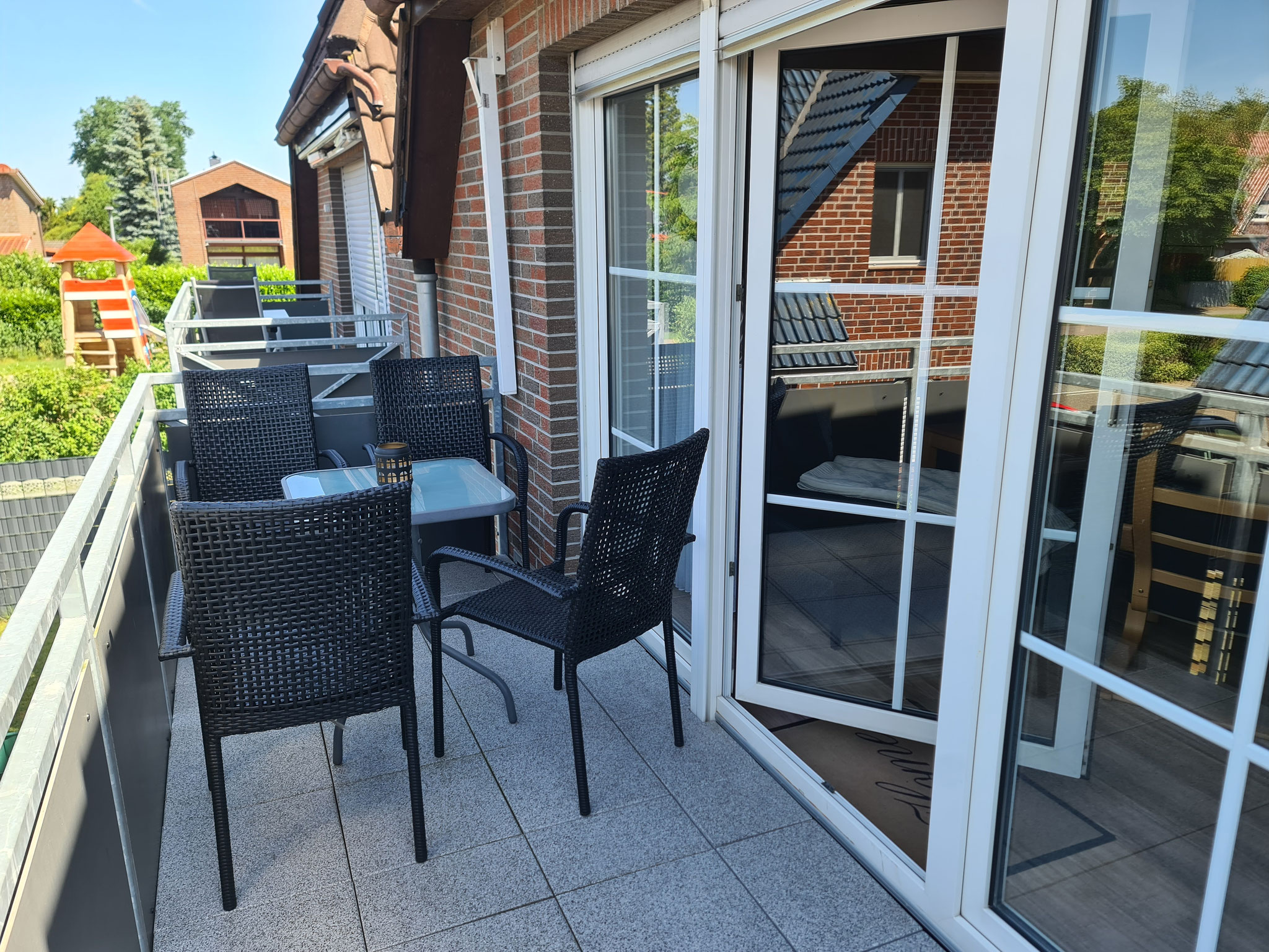 Balkon mit Blick auf den Waldweg zum Kurhaus