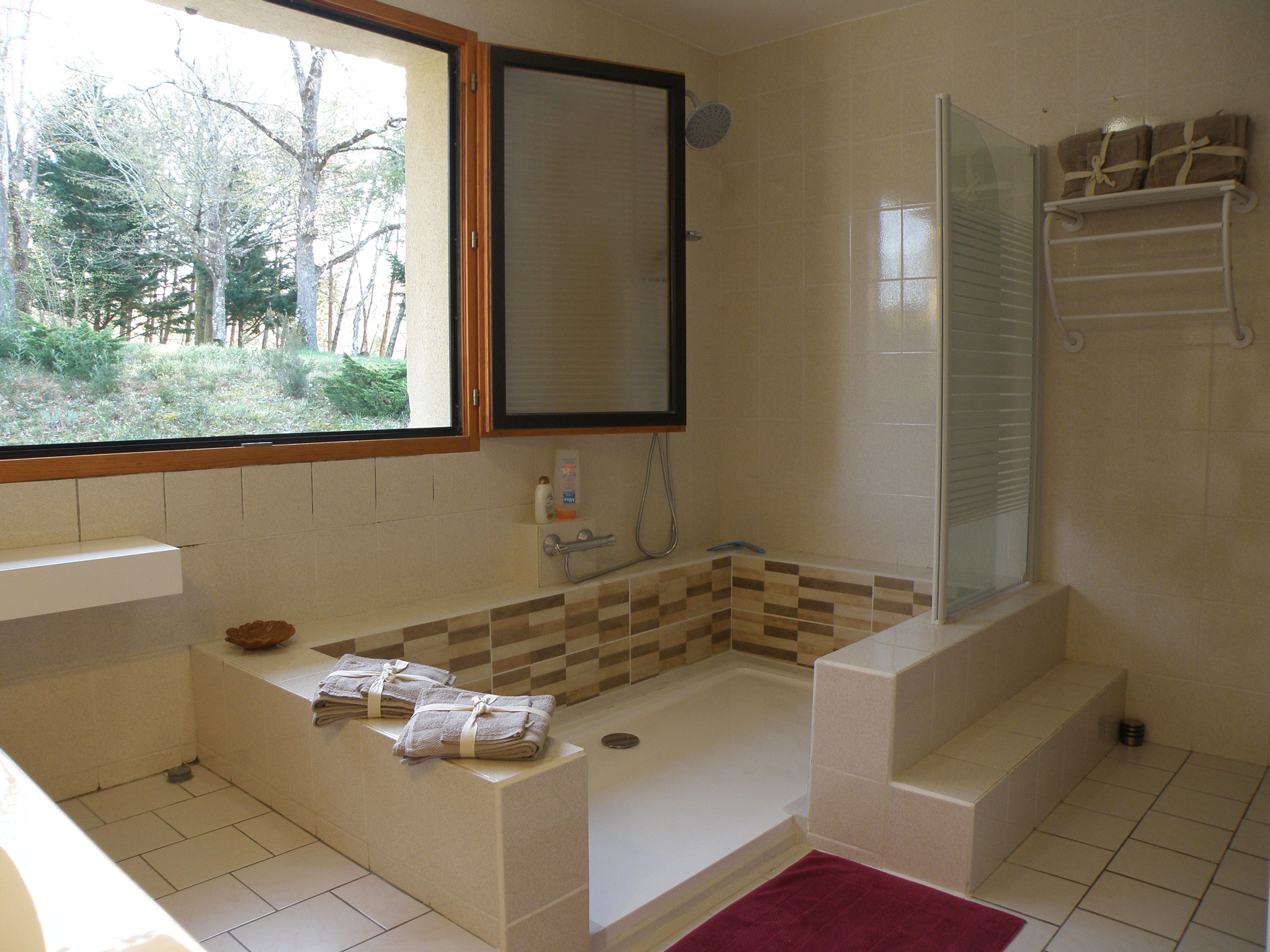 Salle de bain - grande douche à l'italienne