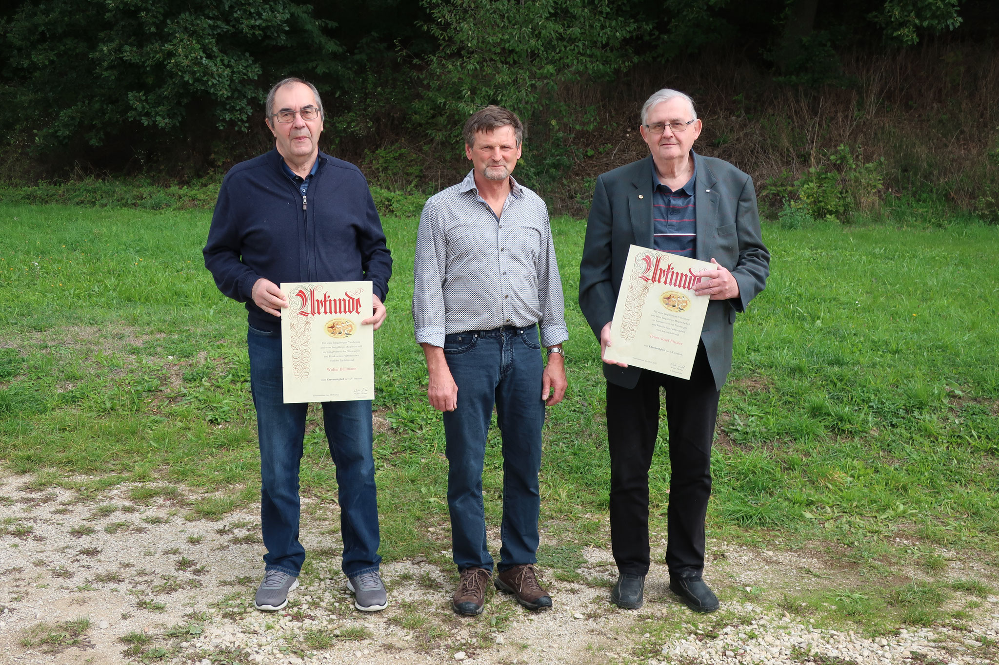 Die neuen Ehrenmitglieder Walter Baumann und Franz-Josef Fischer mit 1. Vorsitzenden Walter Zischler.