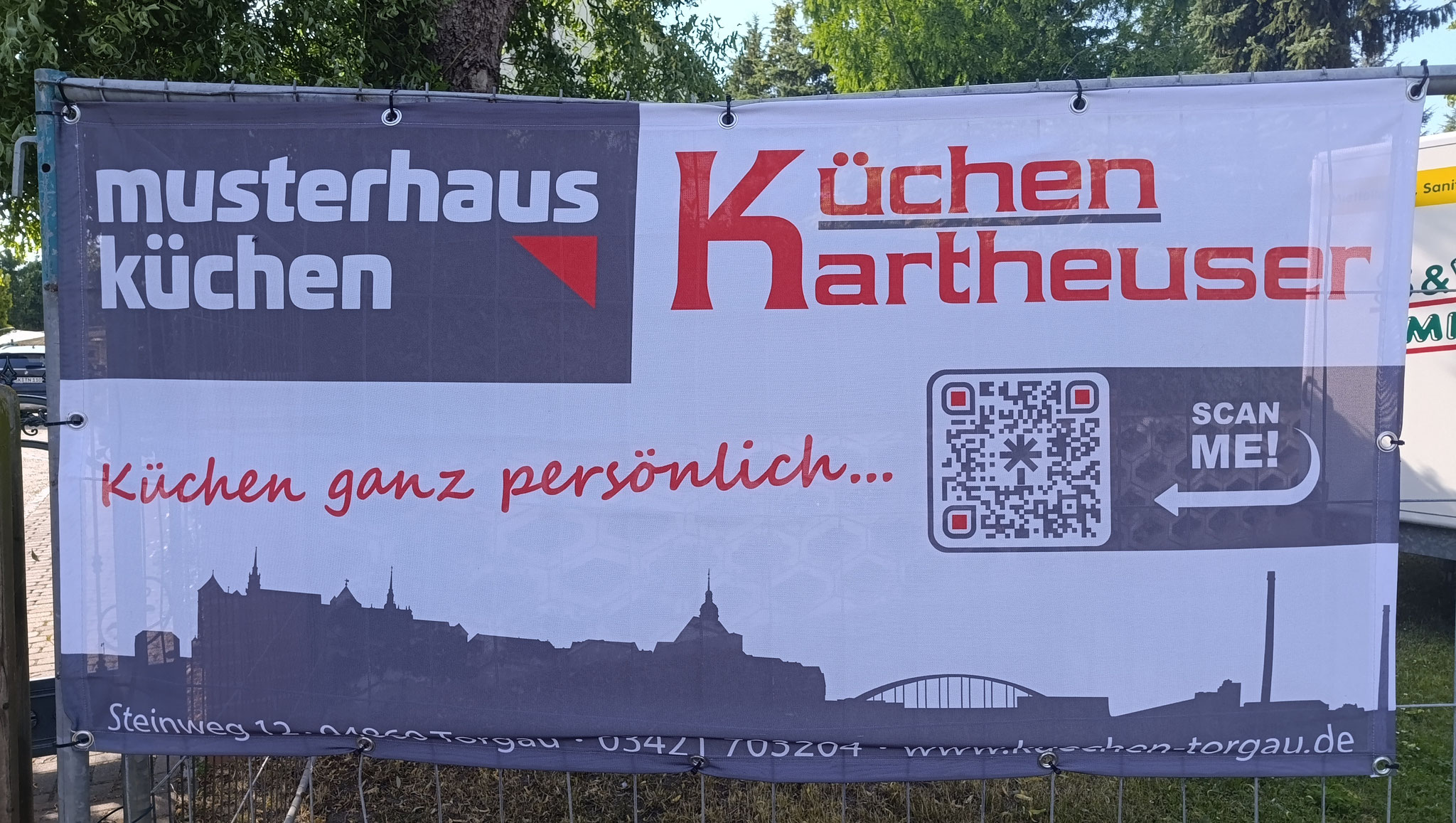 Küche gesucht, Ersatzteile benötigt? Hinfahren, Problem schildern und einfach helfen lassen.