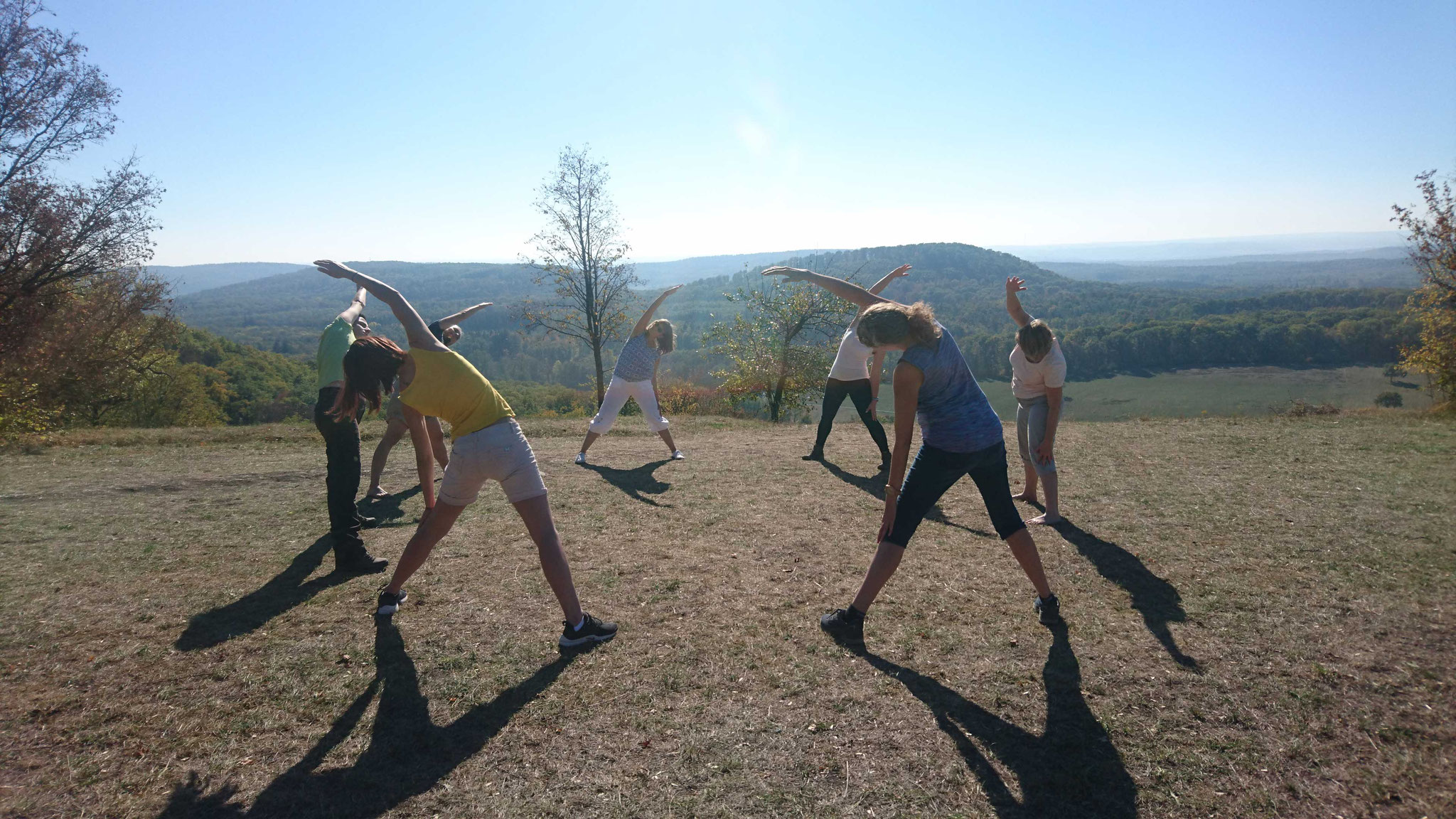 Yoga Übungen während der Wanderung