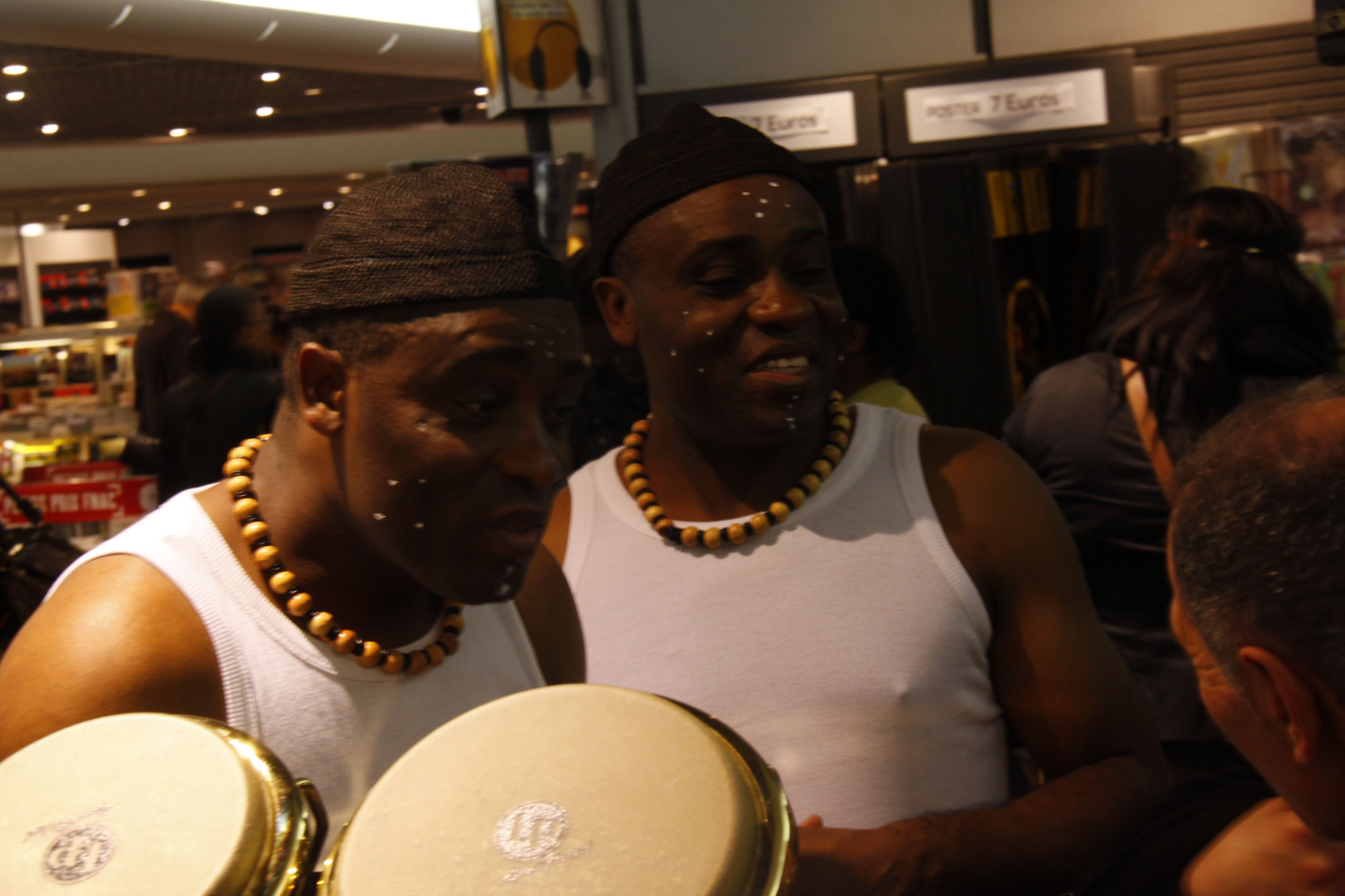 Les Jumeaux de MASAO (Masao Masu) live in the Fnac Chatelet les Halles  . Photo : Michel Abdebreman