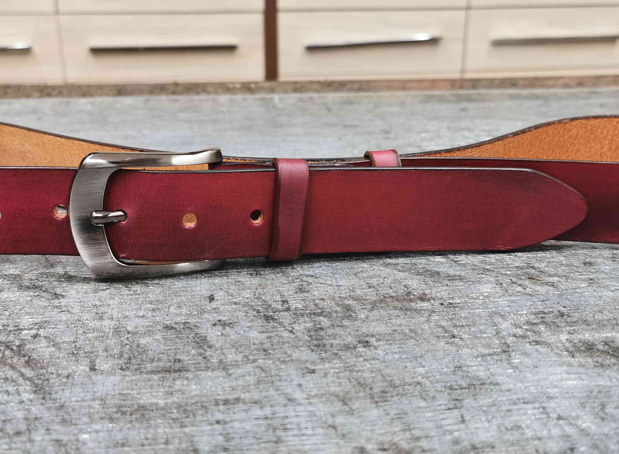 cintura in cuoio rosso
