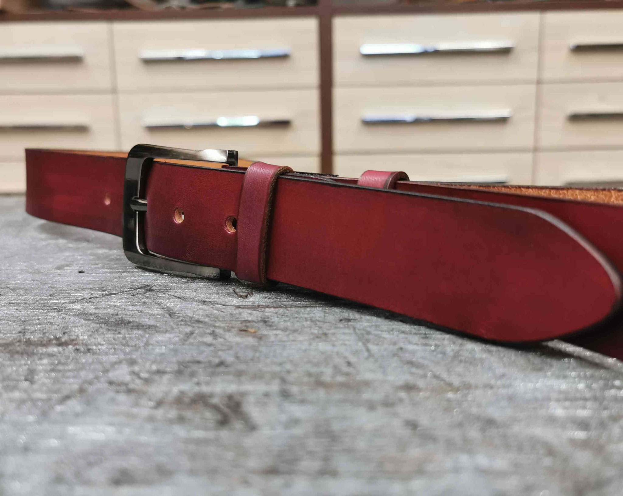 cintura in cuoio rosso