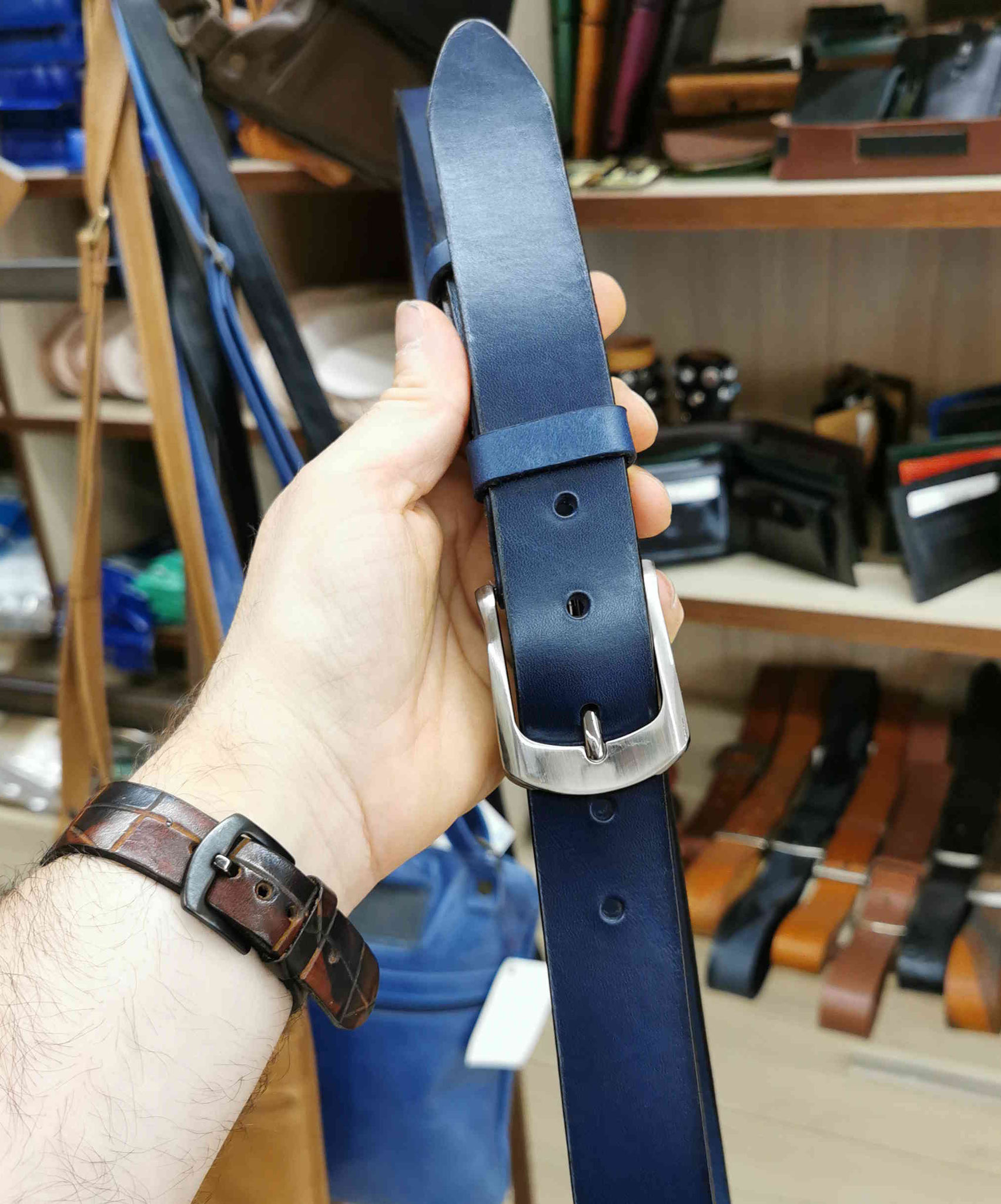 cintura in cuoio blu