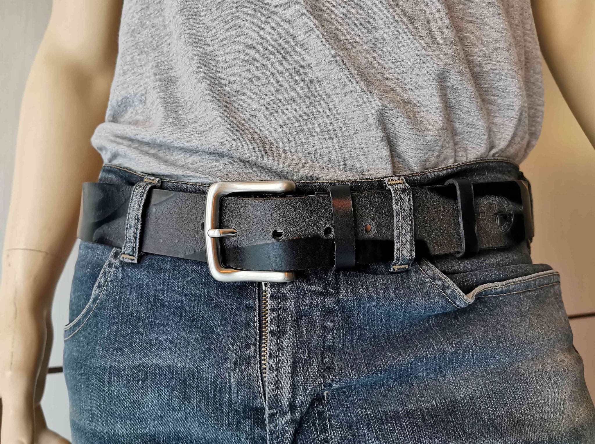 cintura in cuoio nero