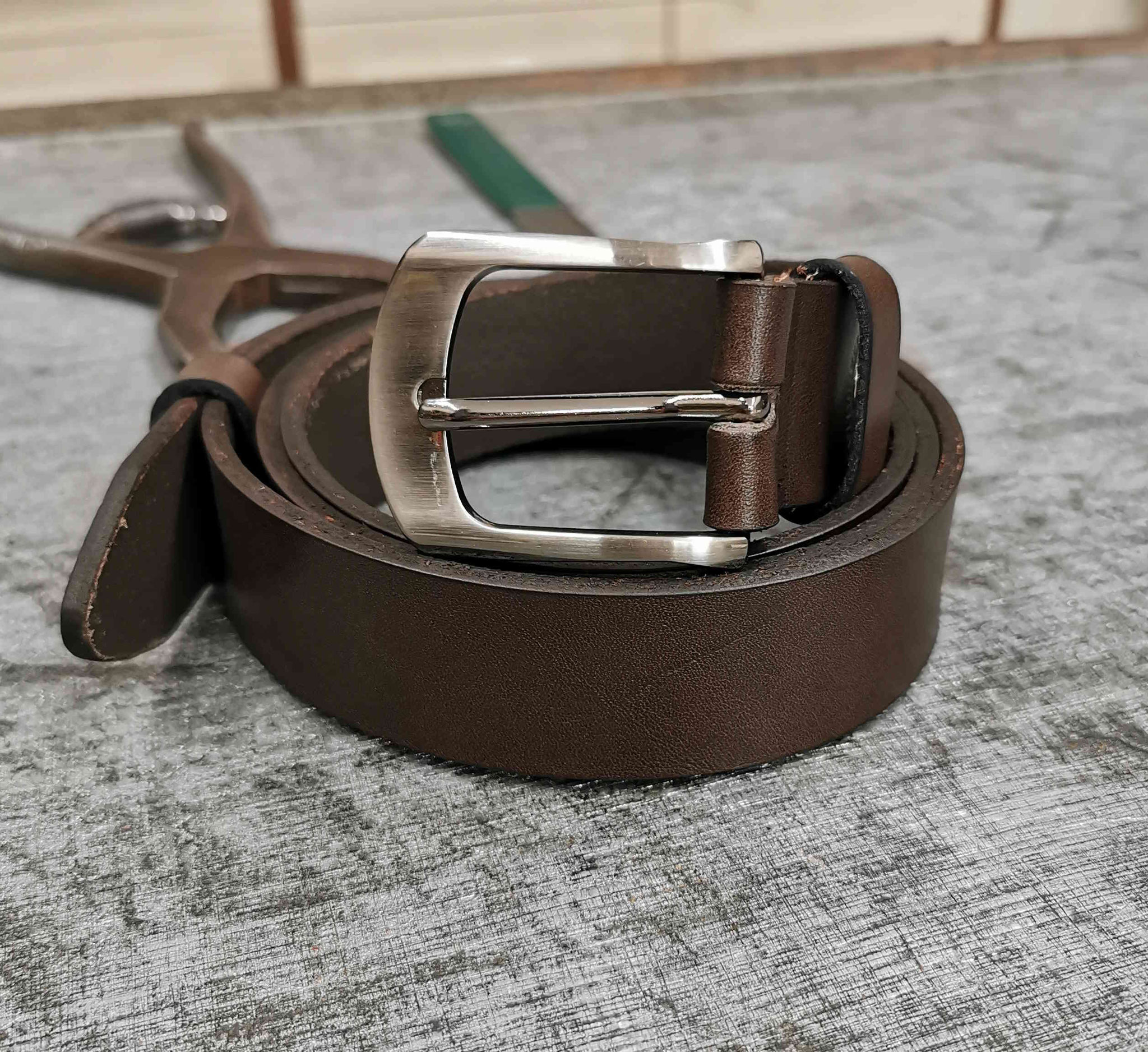 cintura in cuoio marrone scuro