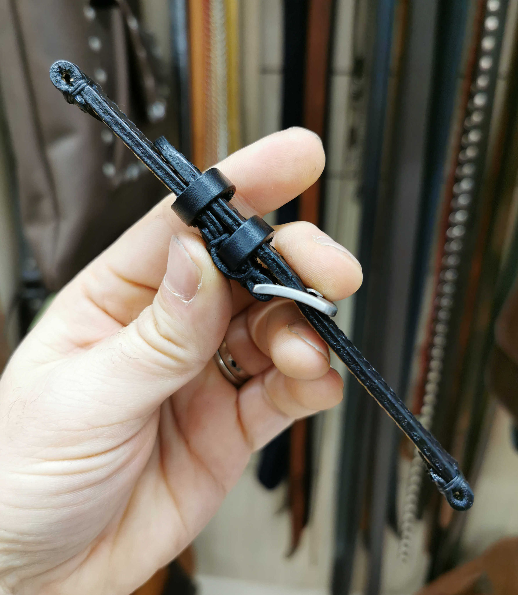 cinturino in cuoio nero