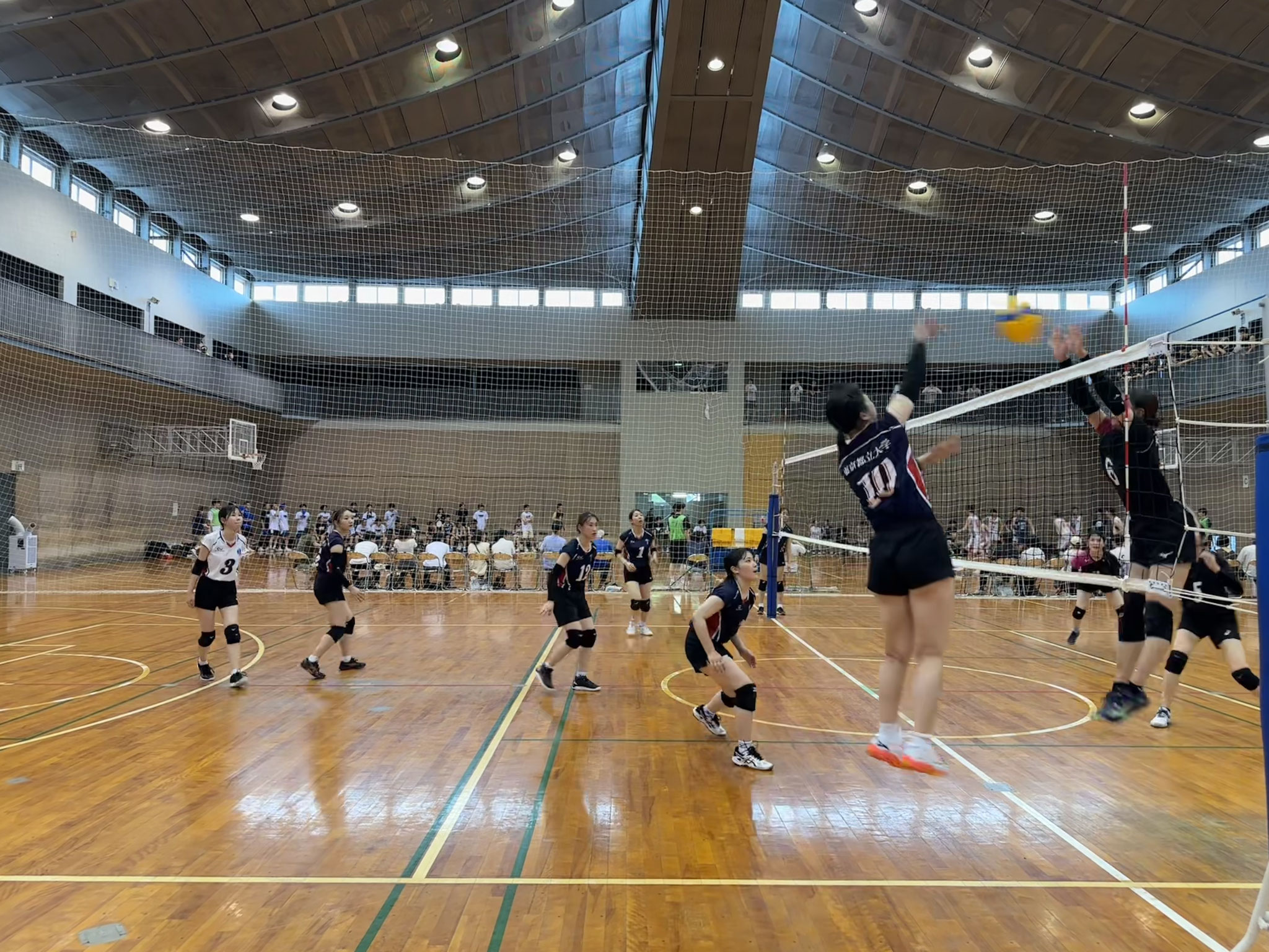 2年生岩崎さん（１０）得意のライトからの攻撃