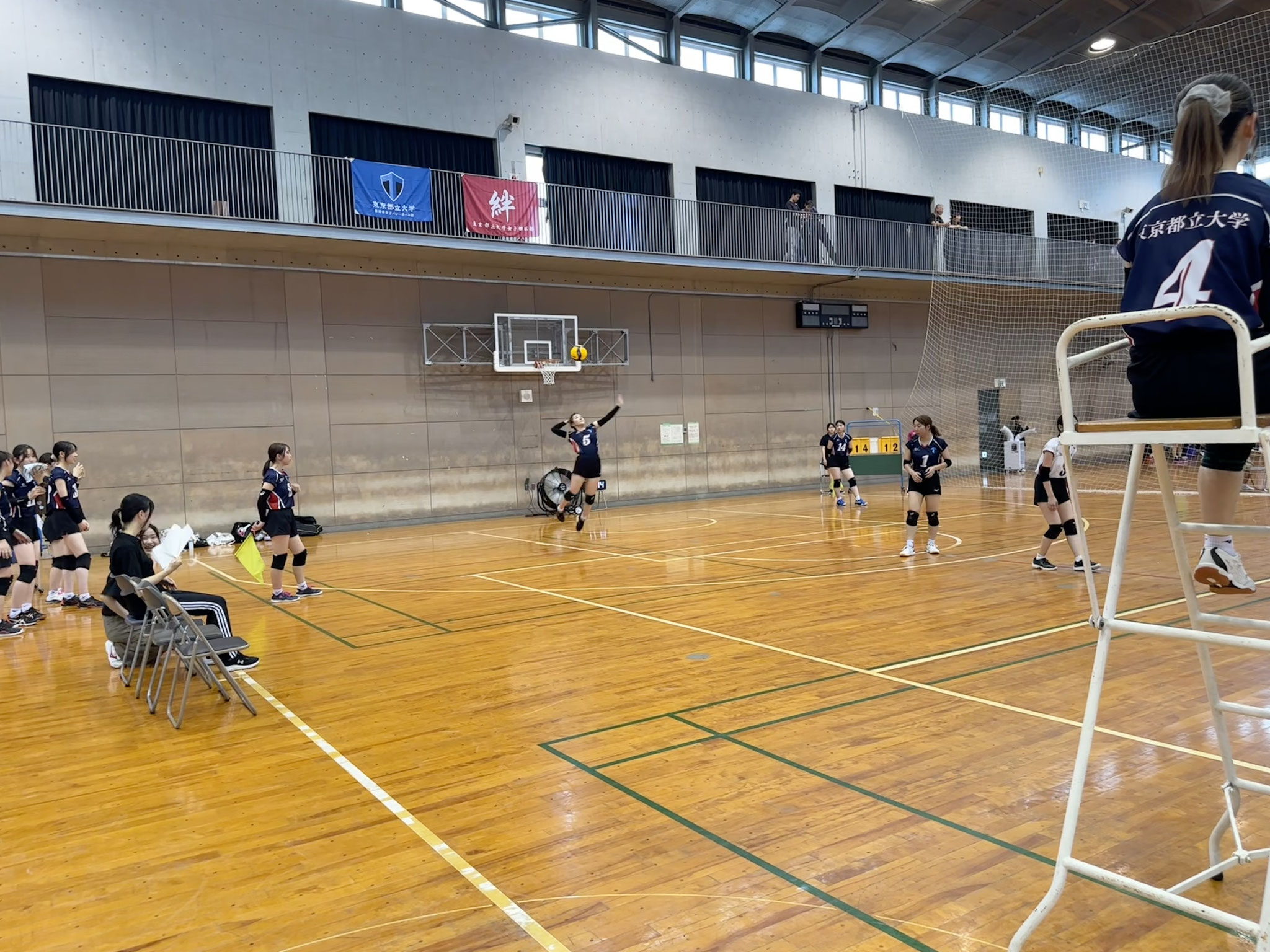 飛ぶ、2年生猪狩（５）審判役3年生小島さん（４）ご苦労様でした。