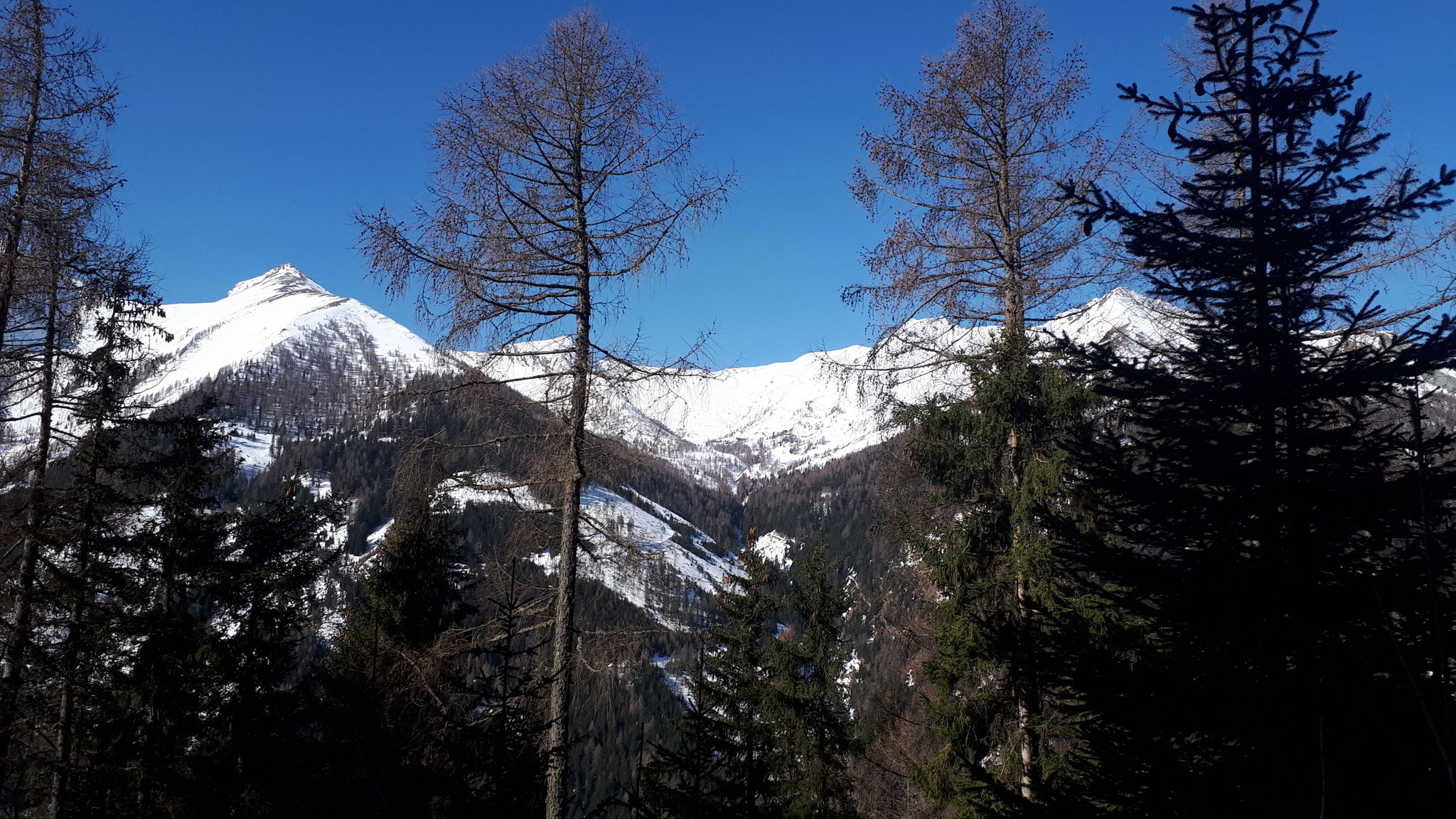 Saisonstart, auch gegen Ende April liegt noch viel Schnee am Berg...