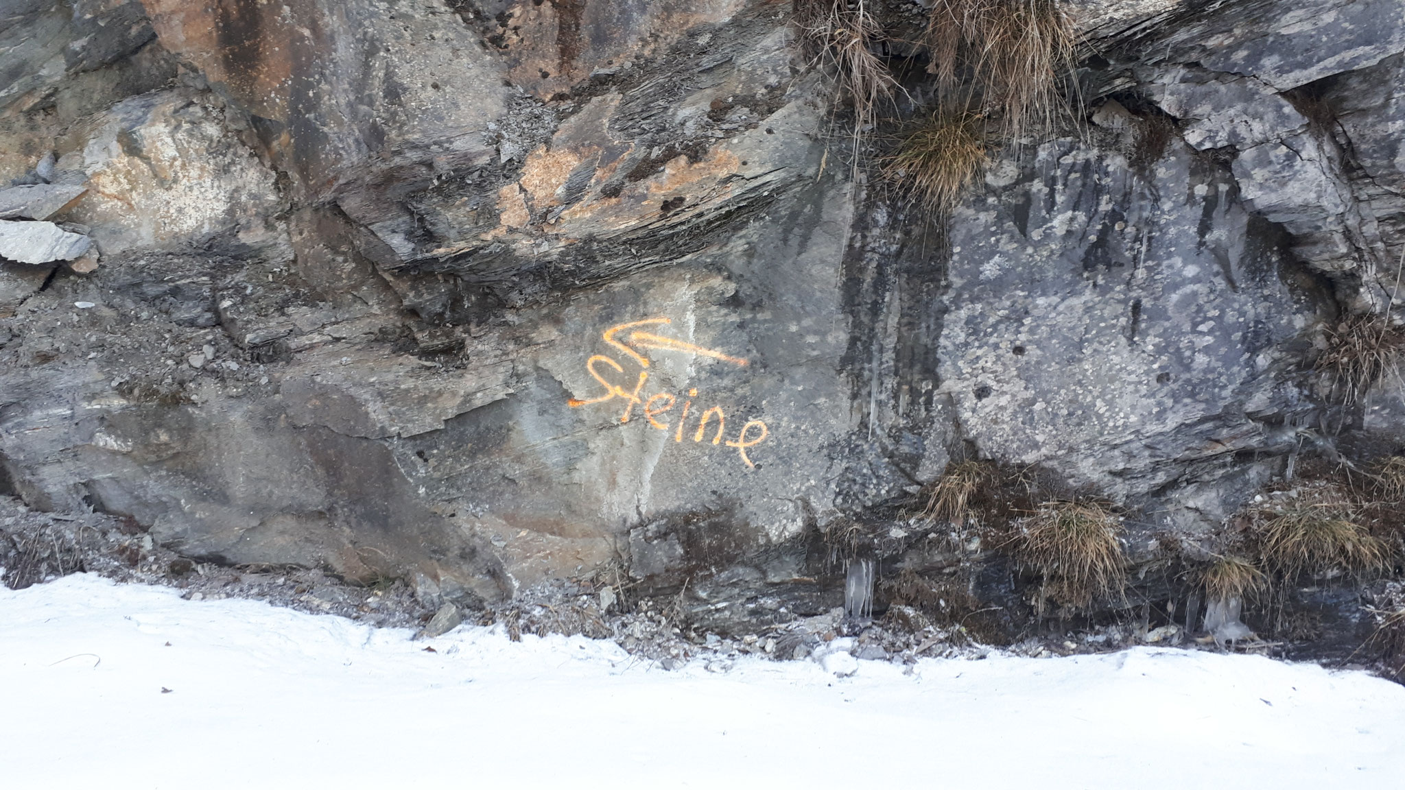 The message is clear :D (Steine = rocks)...