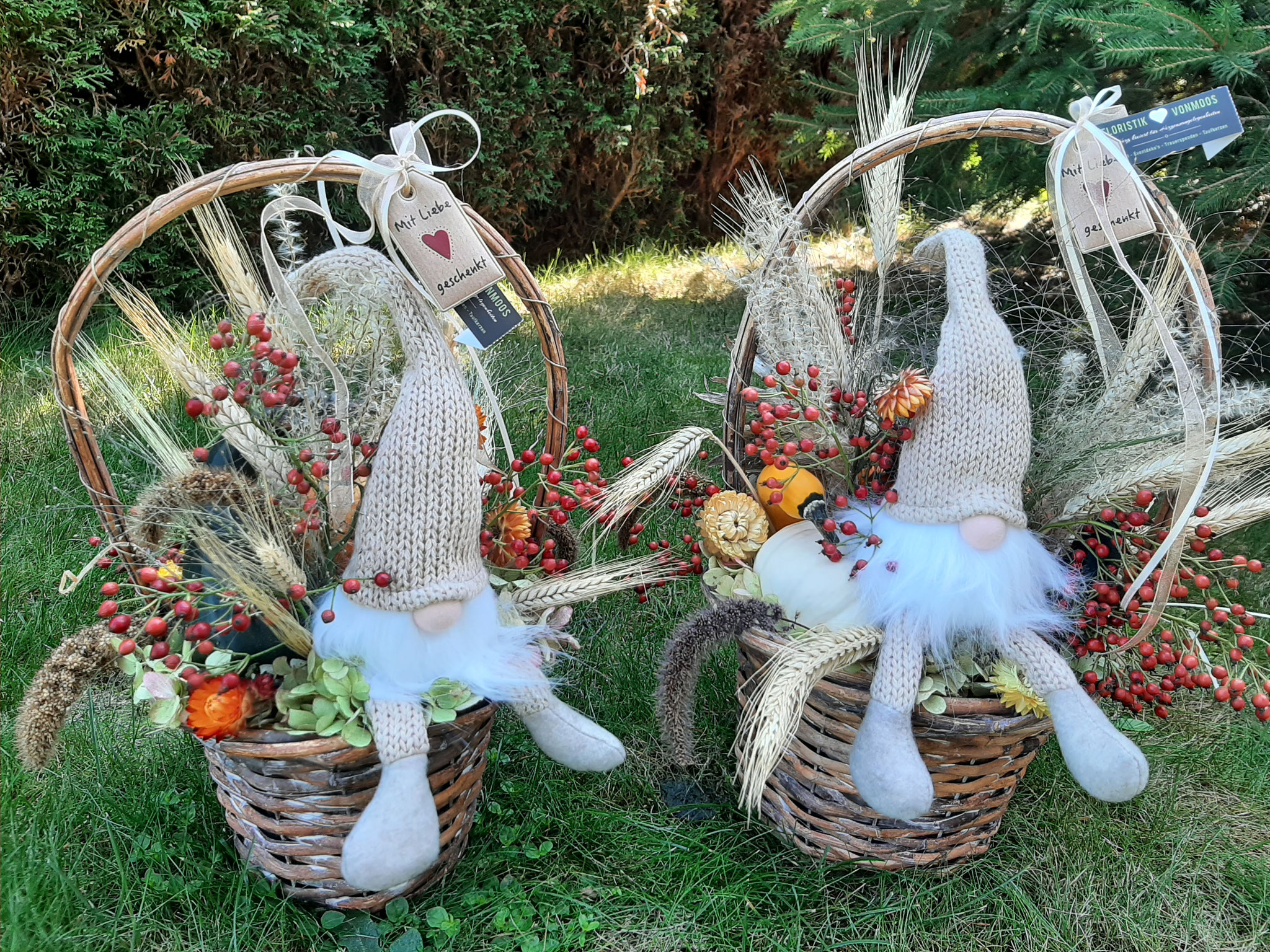Herbstarrangement mit Wichtel und Speisekürbis   ab 50.-