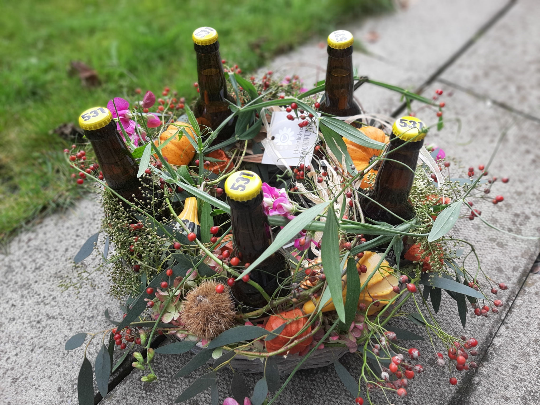 Exklusives Arrangement rund, mit 5 Bier   ab 100.-