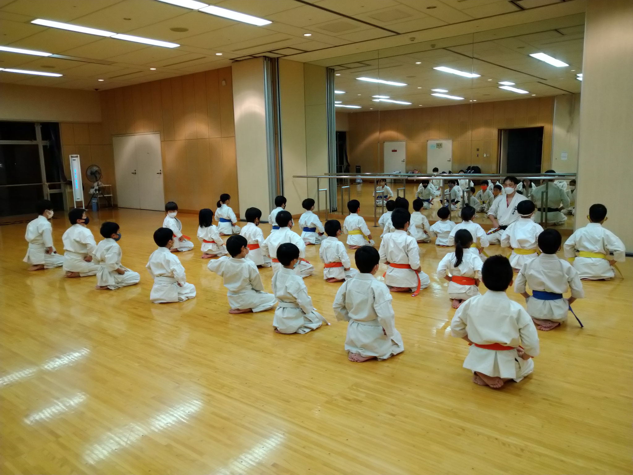 ⑧最後も黙想からの礼で終わります。