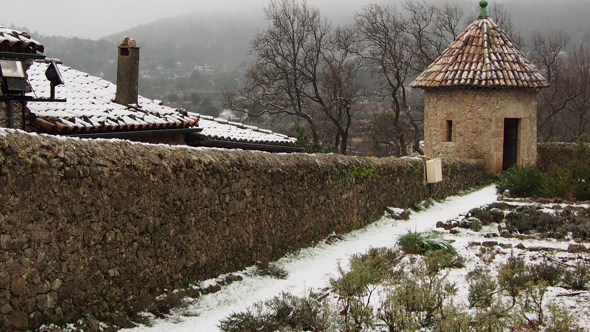 La Coursive Sud sous un blanc manteau immaculé