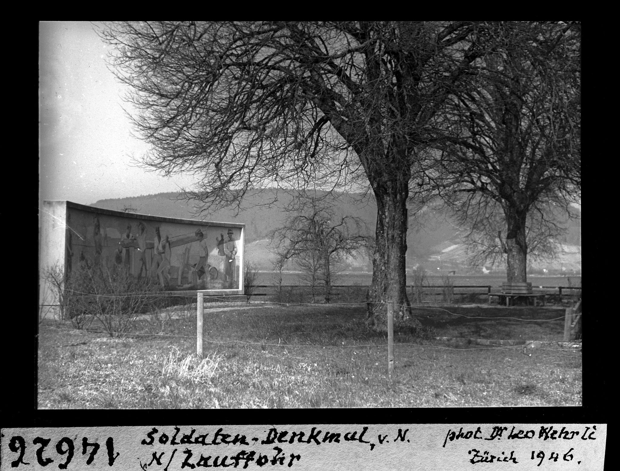 1946 - Soldatendenkmal Lauffohr (Quelle: ETH-Bibliothek, e-pics.ethz.ch)