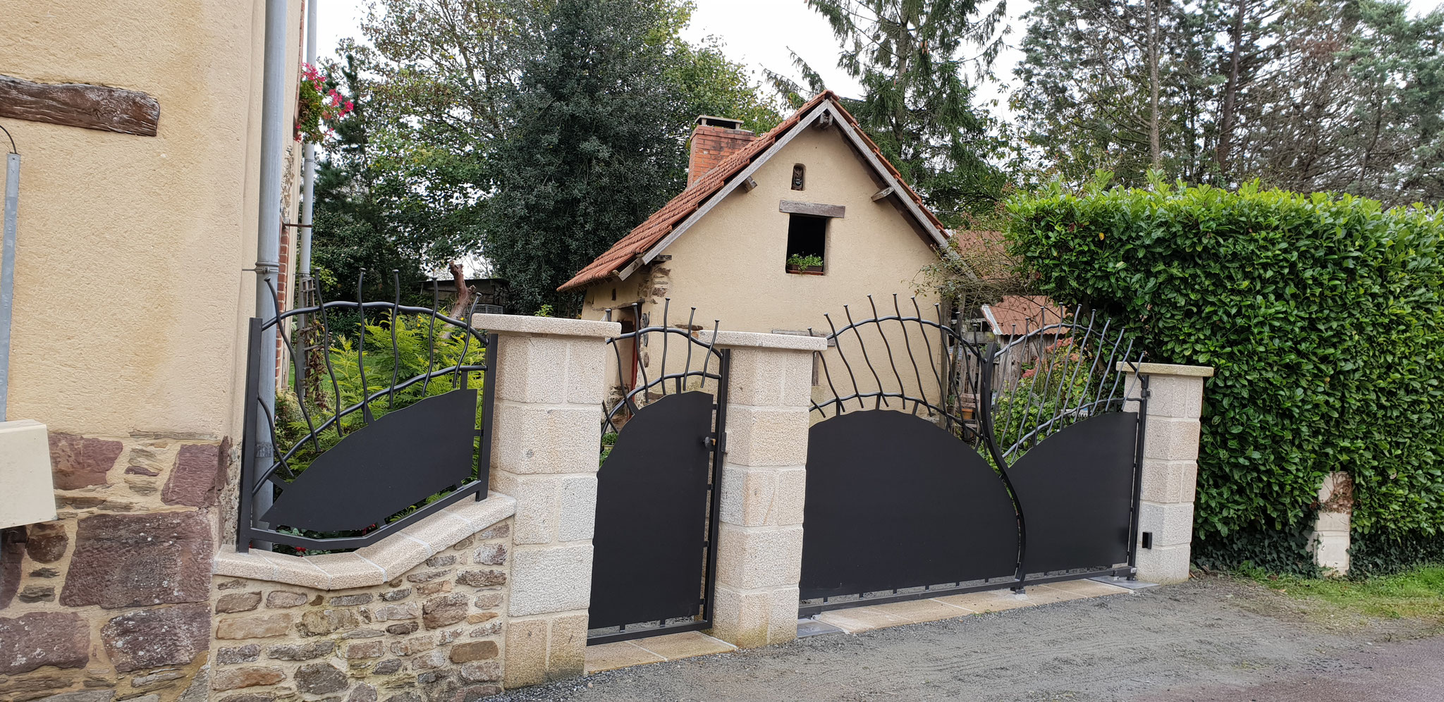 entrée piliers granit jaune