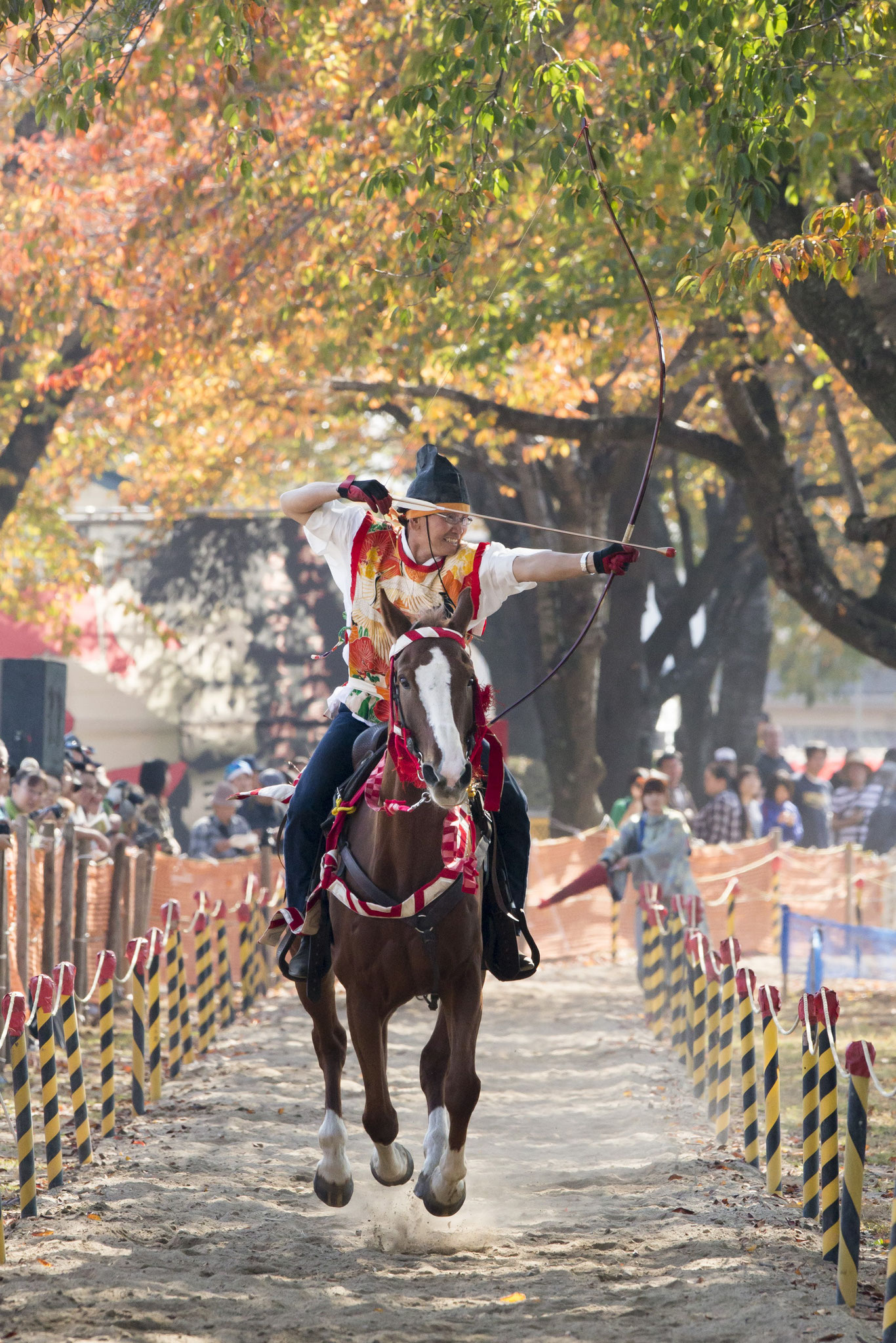 秋：紅葉をみながら乗馬